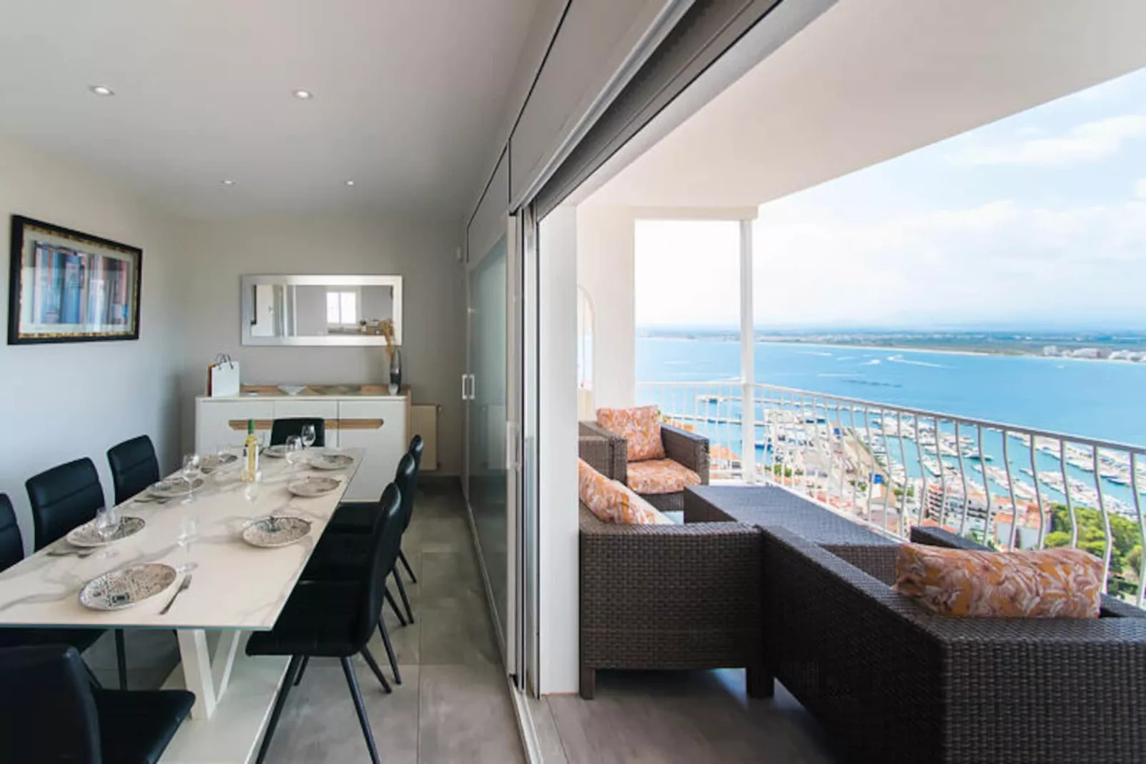 Maison à Roses-Niet-getagd