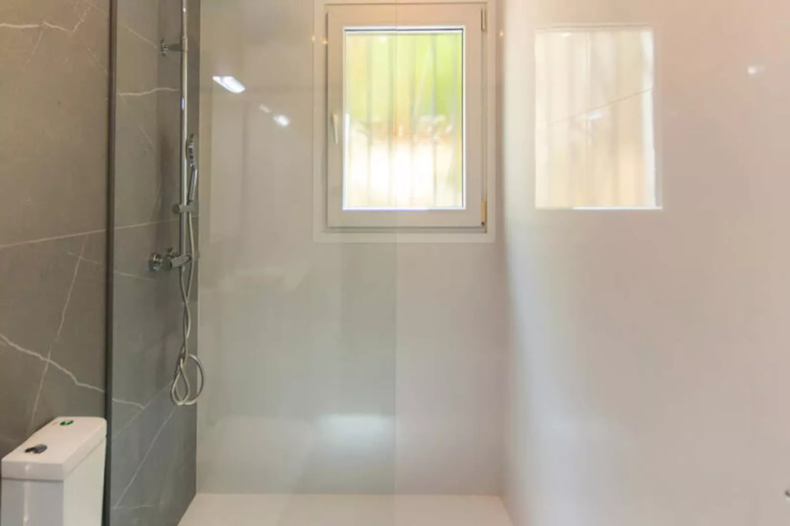 Maison à Roses-Niet-getagd