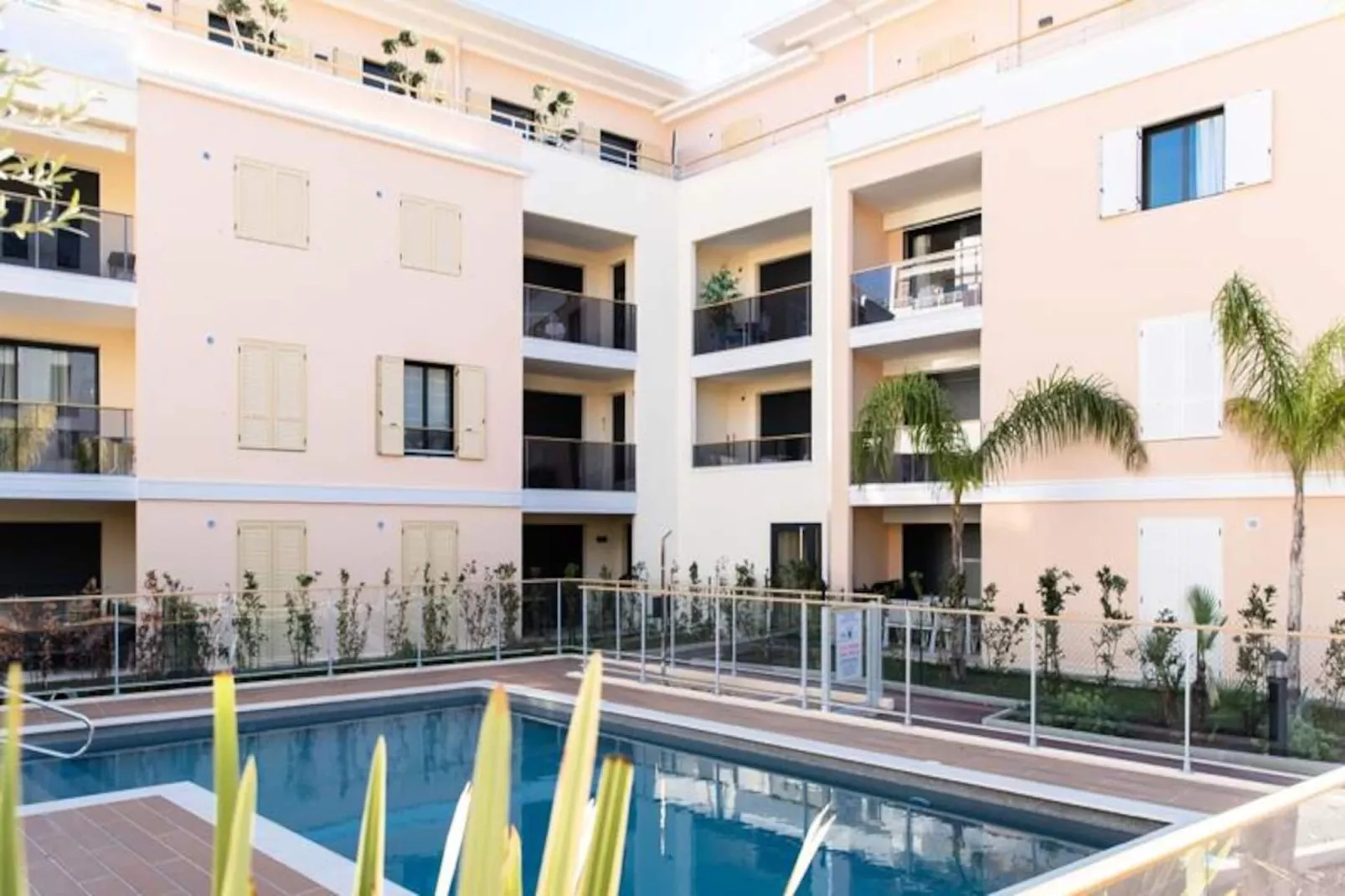 Résidence 3 Pi&egrave;ces Moderne Avec Piscine Au Palm Beach-Niet-getagd