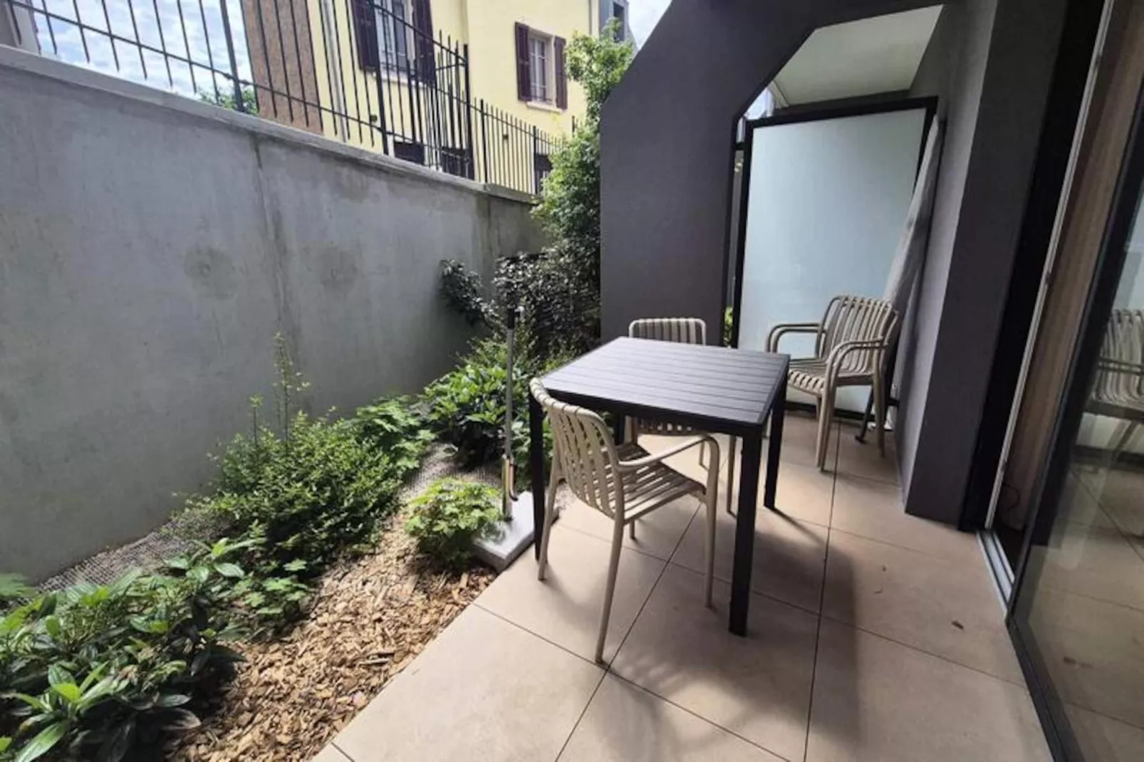 Résidence Paris-Niet-getagd