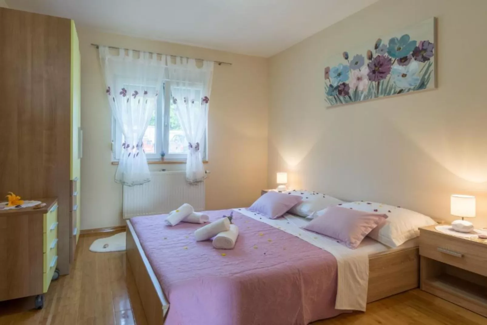 Holiday House BALEN with Swimming Pool - Six Bedroom Holiday House With Pool-Slaapkamer