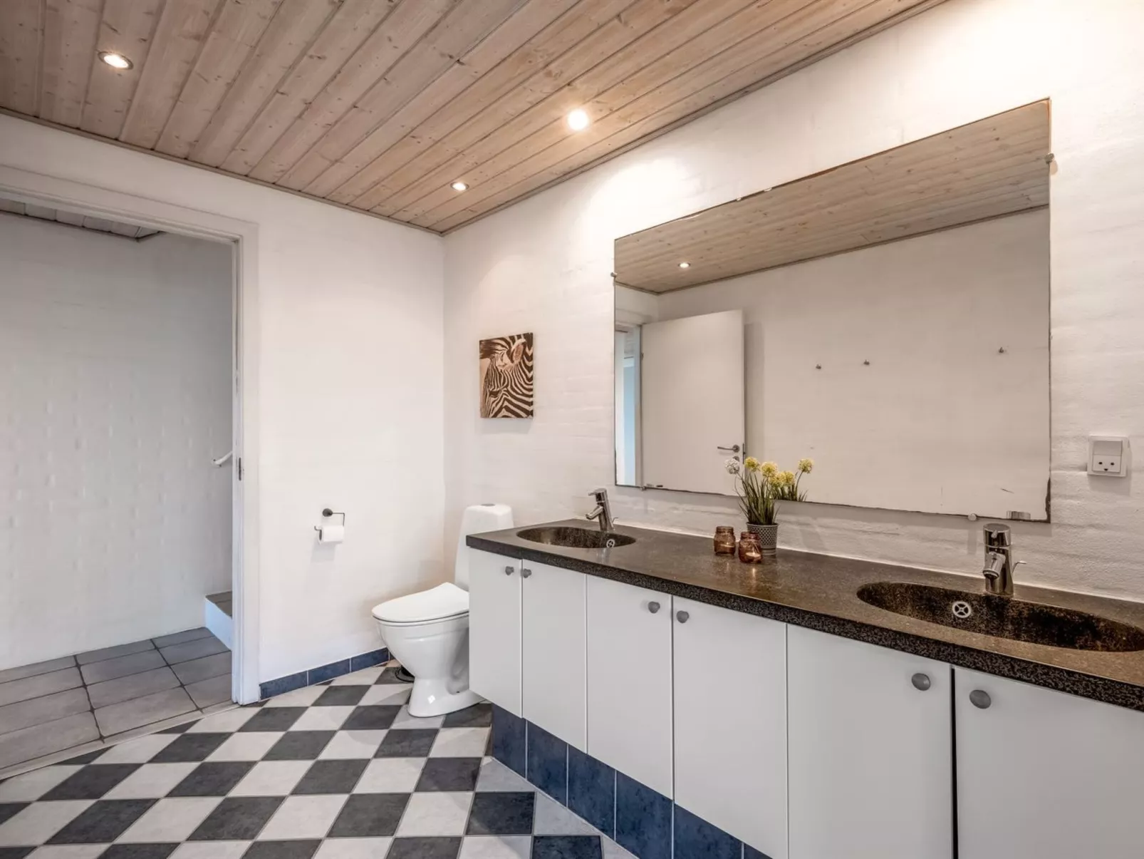 "Temjana" -  from the sea-Binnen