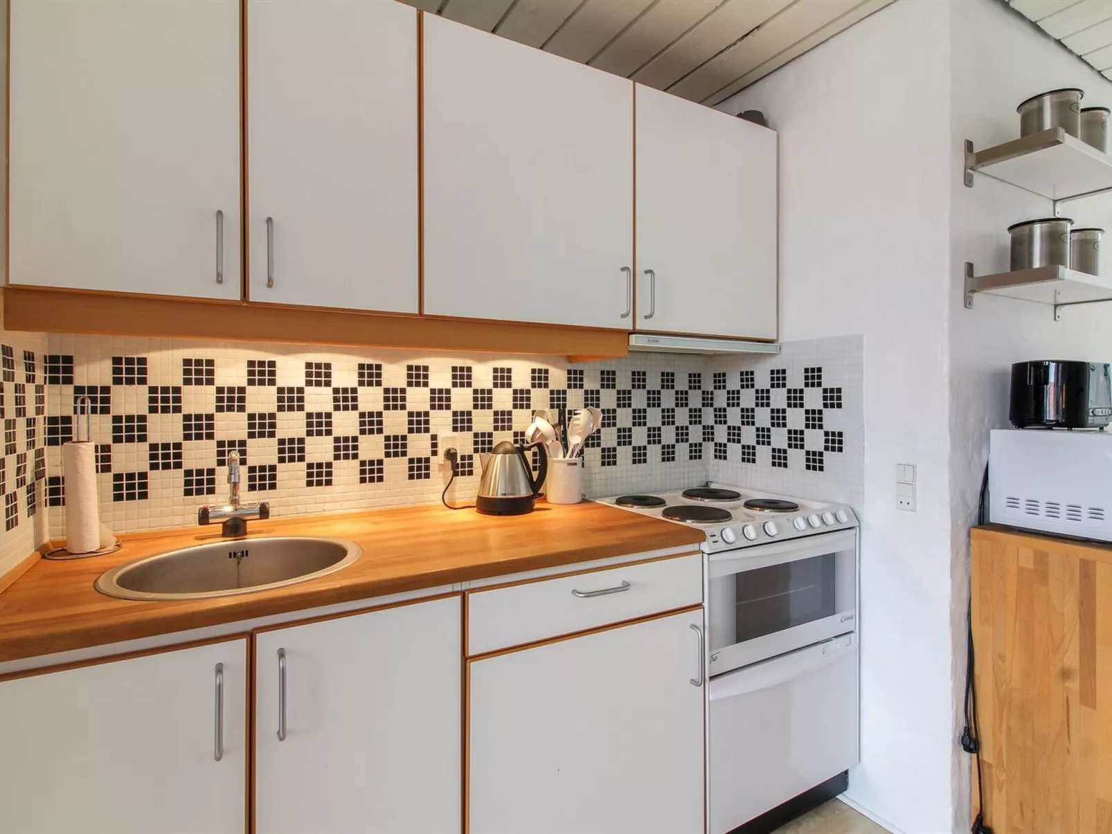 "Skarp" - 500m from the sea-Binnen