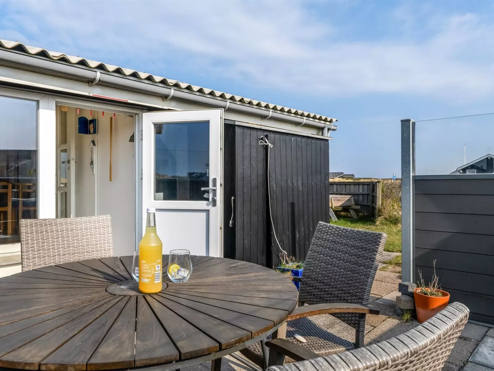 "Holger" - 50m from the sea-Buiten