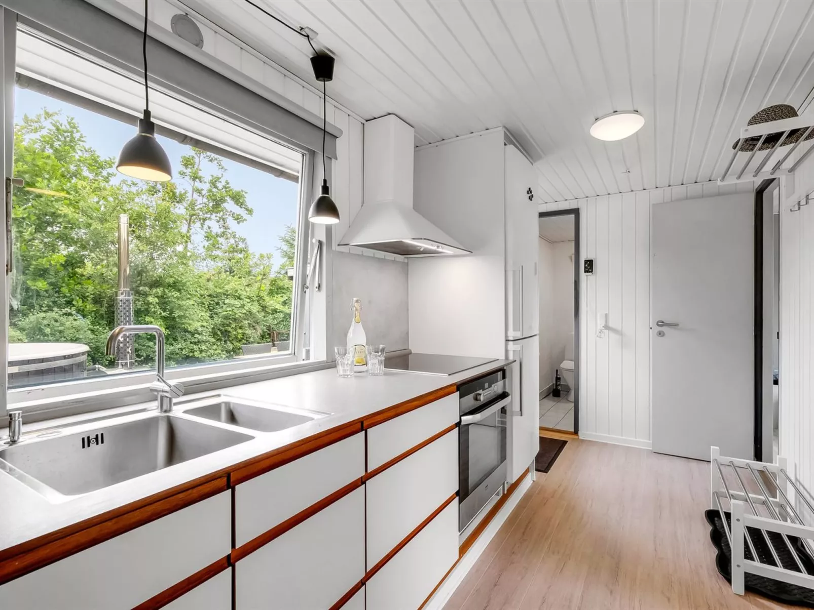 "Embla" - 500m to the fjord-Binnen