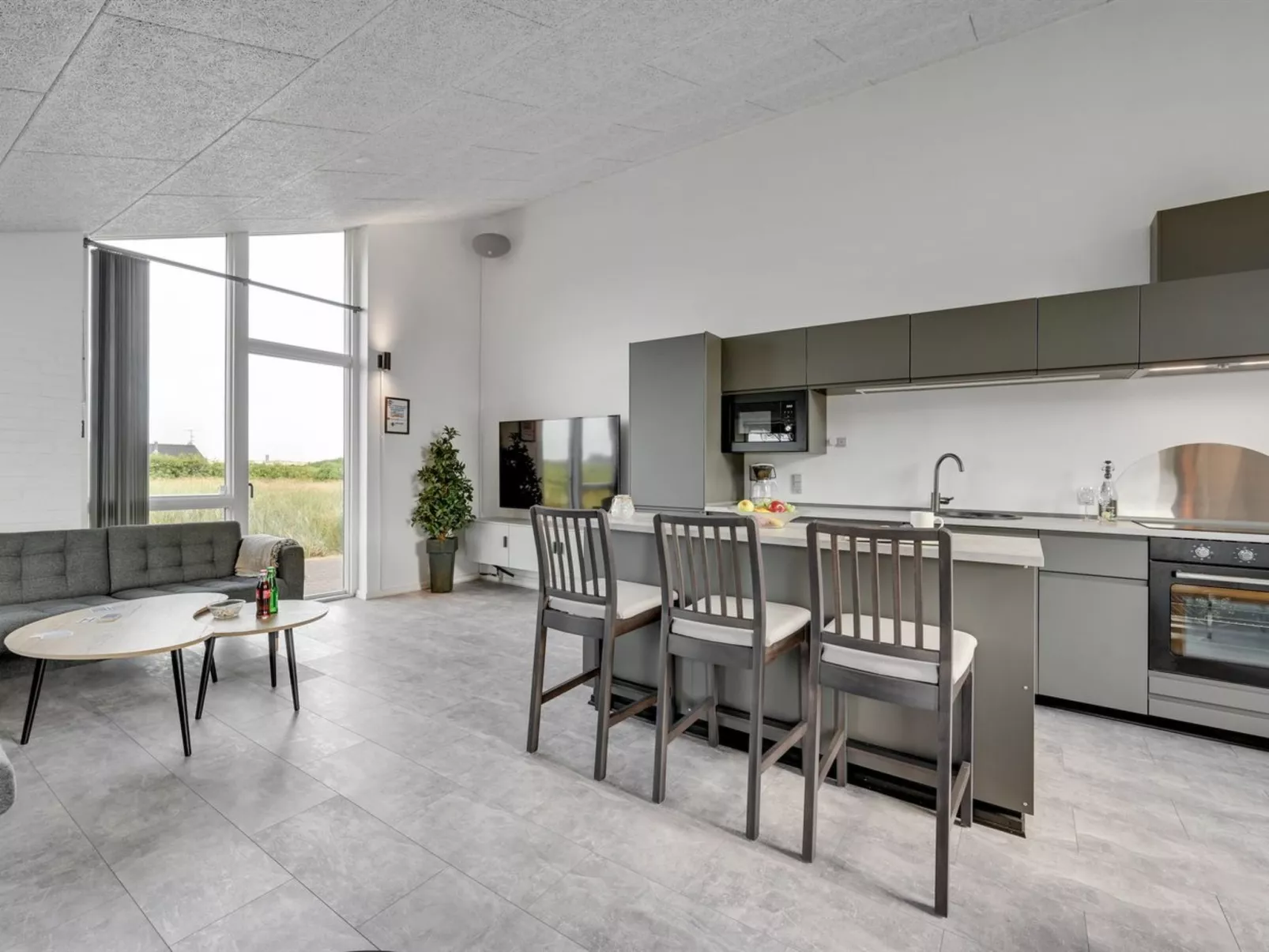 "Mert" - 1.2km from the sea-Binnen