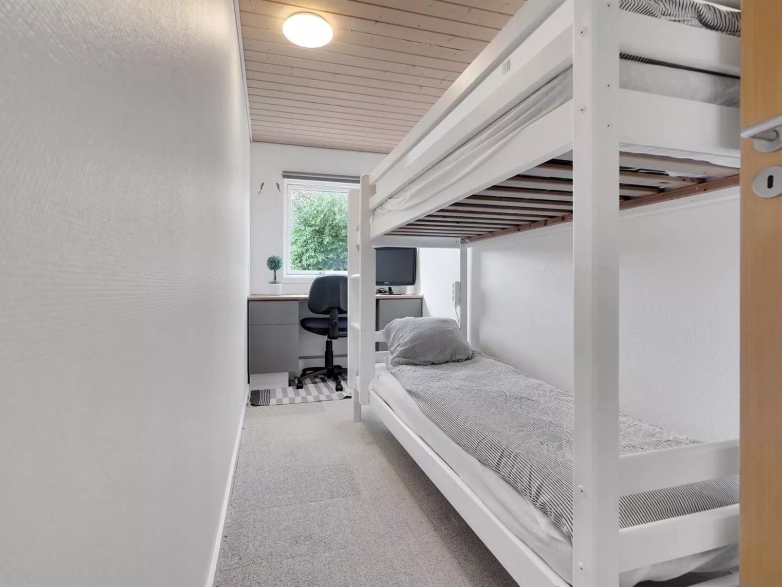 "Mina" - 1.4km from the sea-Binnen