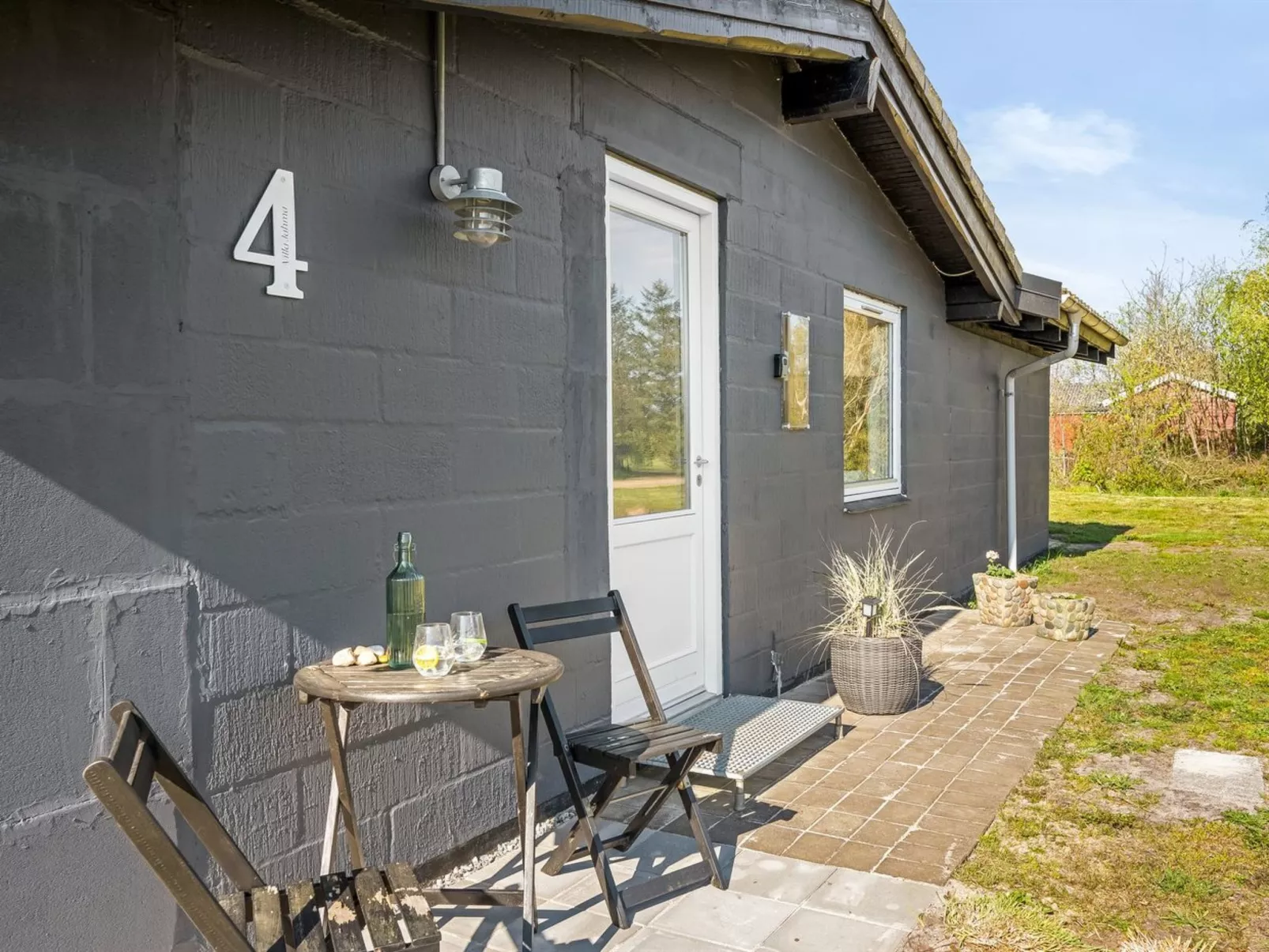 "Valdemar" - 350m to the fjord-Buiten