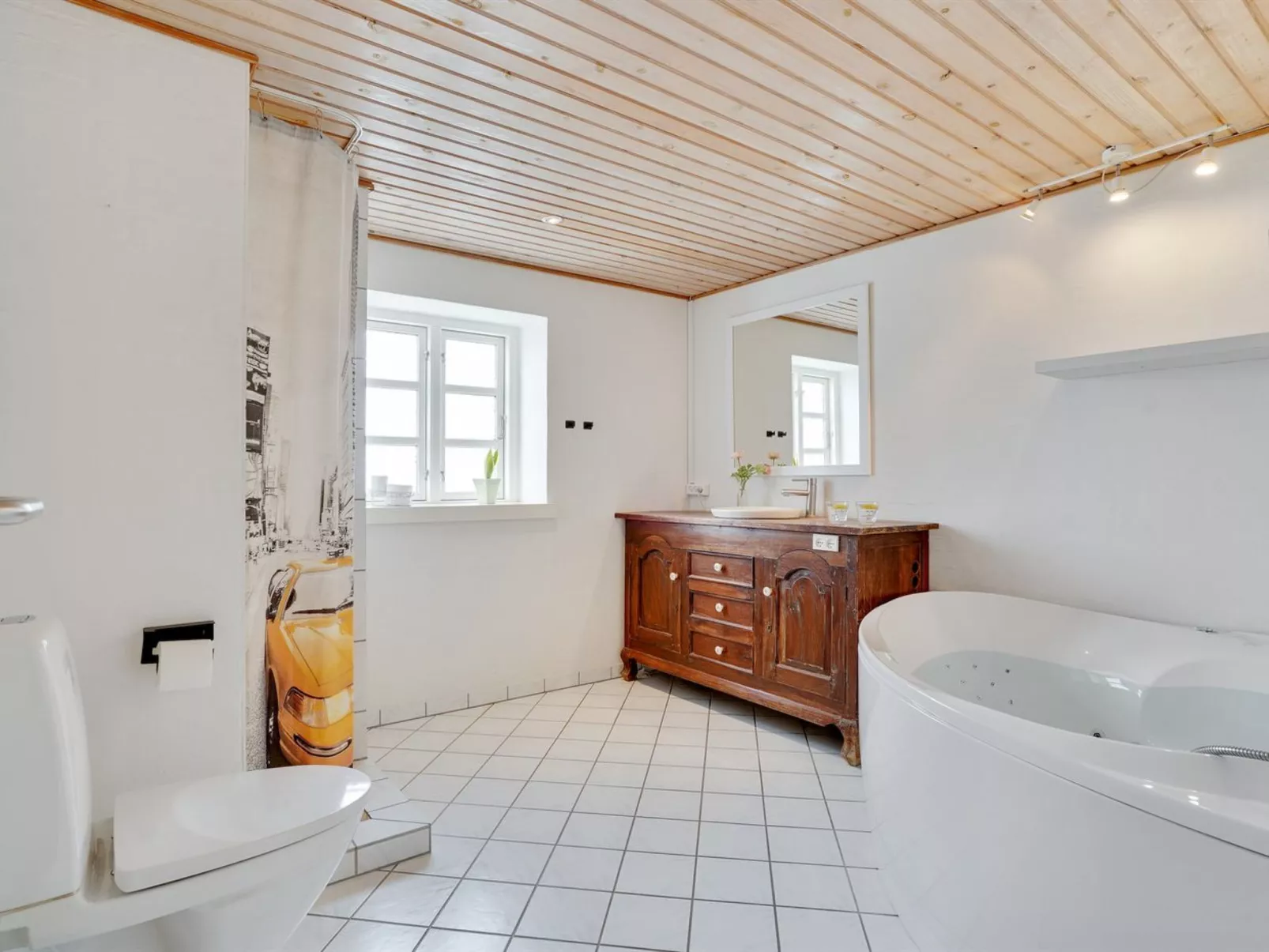 "Folkar" - 3km to the fjord-Binnen