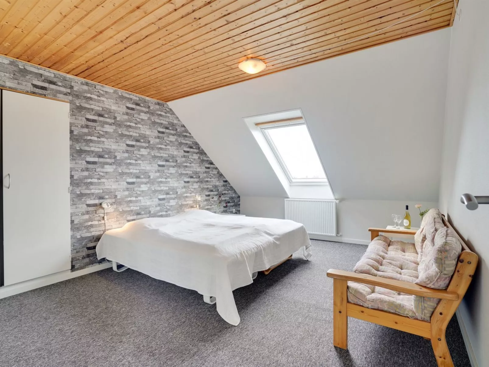 "Rahild" - 2km to the fjord-Binnen