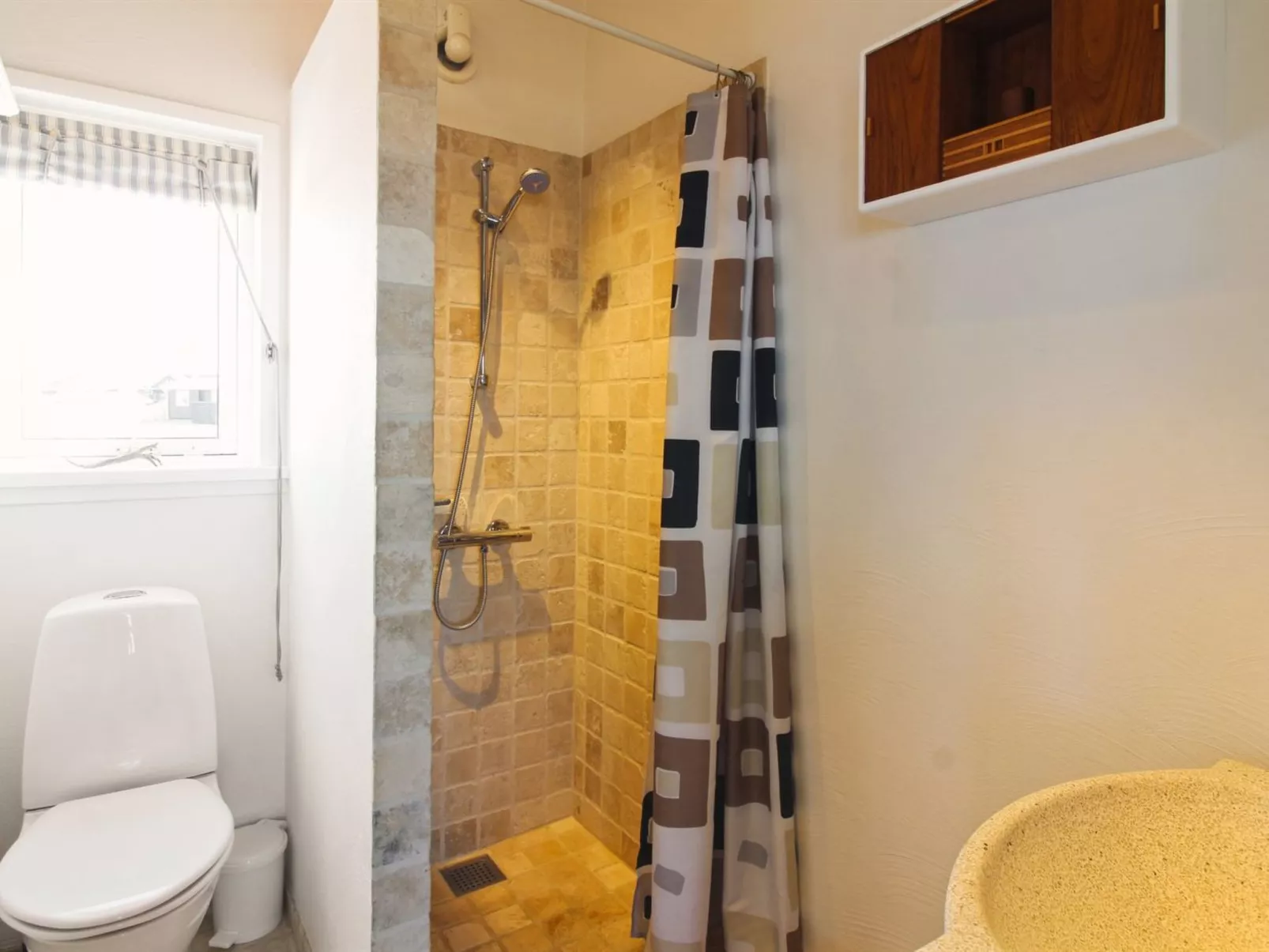 "Freydis" - 92m from the sea-Binnen