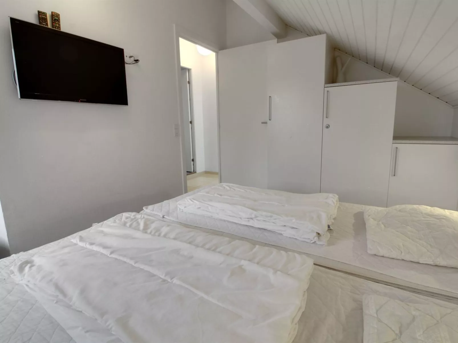 "Ennike" - 2.3km from the sea - Binnen