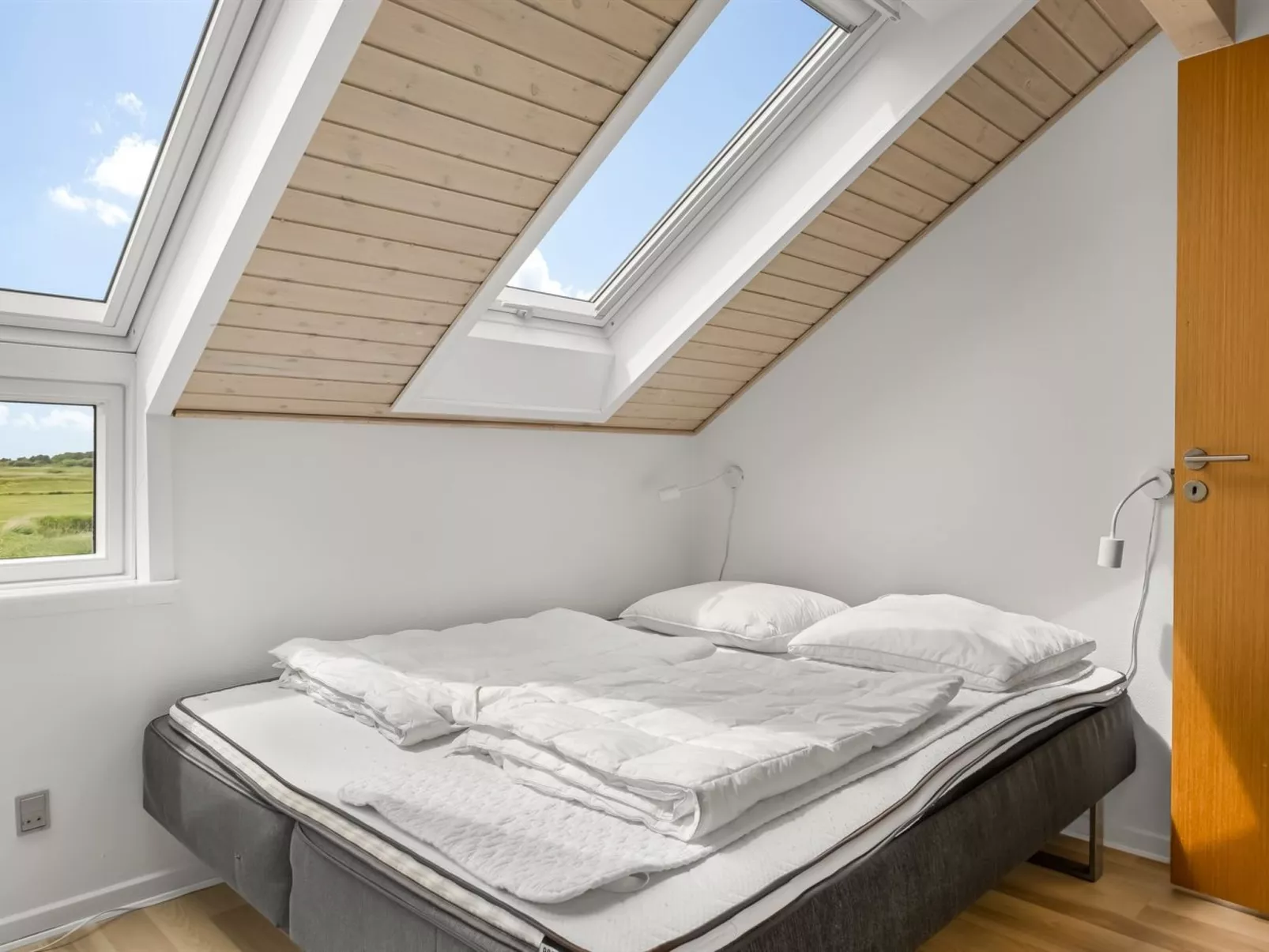 "Drita" - 2.3km from the sea-Binnen