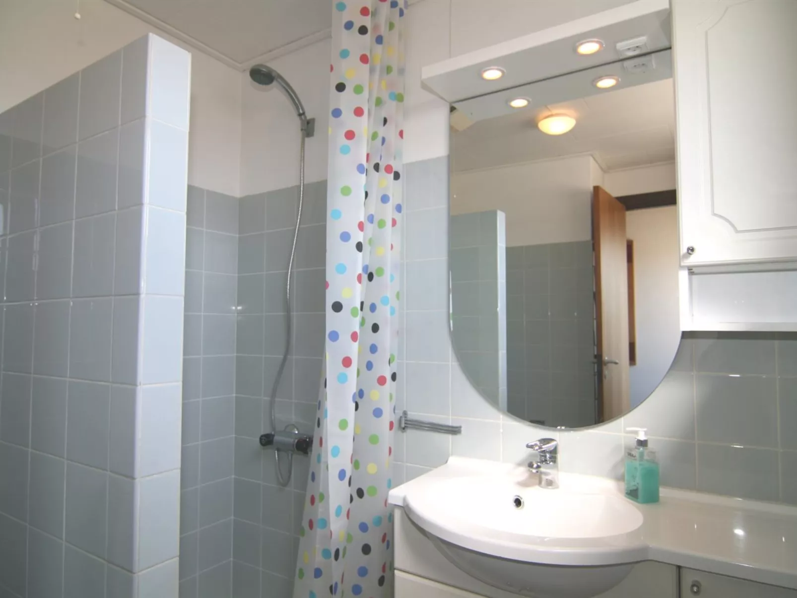 "Sophine" - 50m from the sea-Binnen