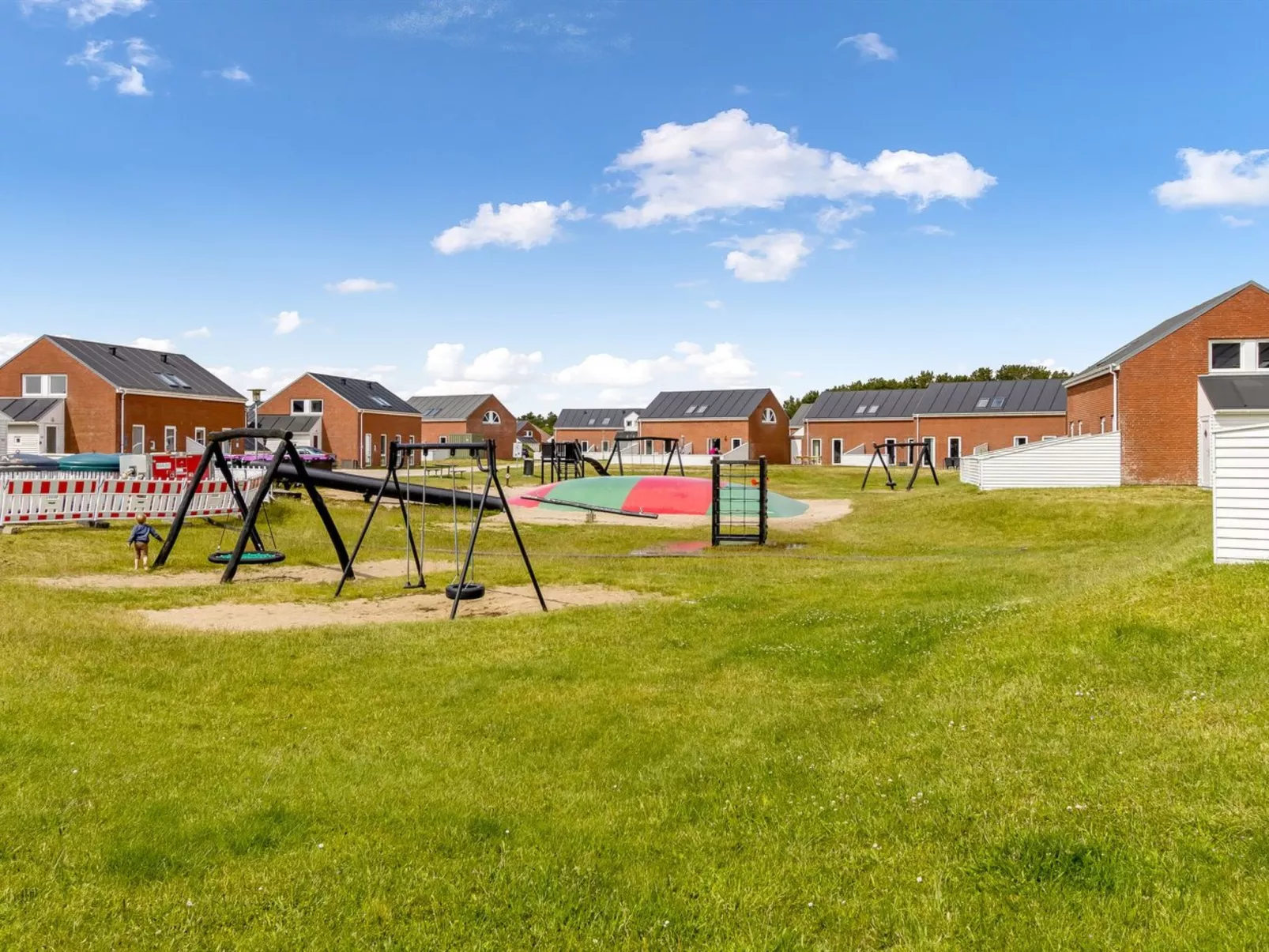 "Nils" - 2.3km from the sea - Buiten