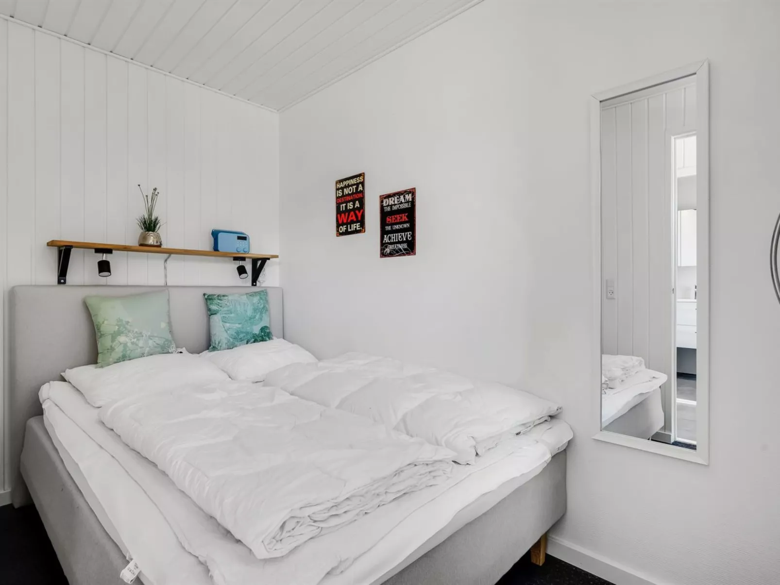 "Clemence" - 900m from the sea-Binnen