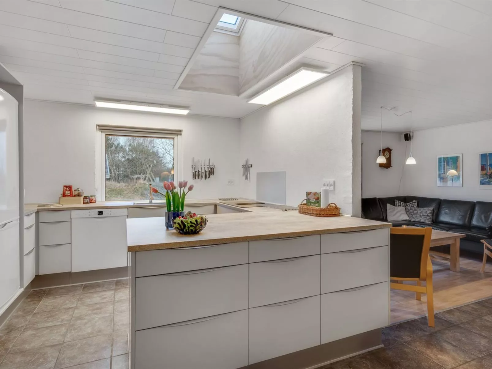 "Vicktoria" - 500m to the fjord-Binnen