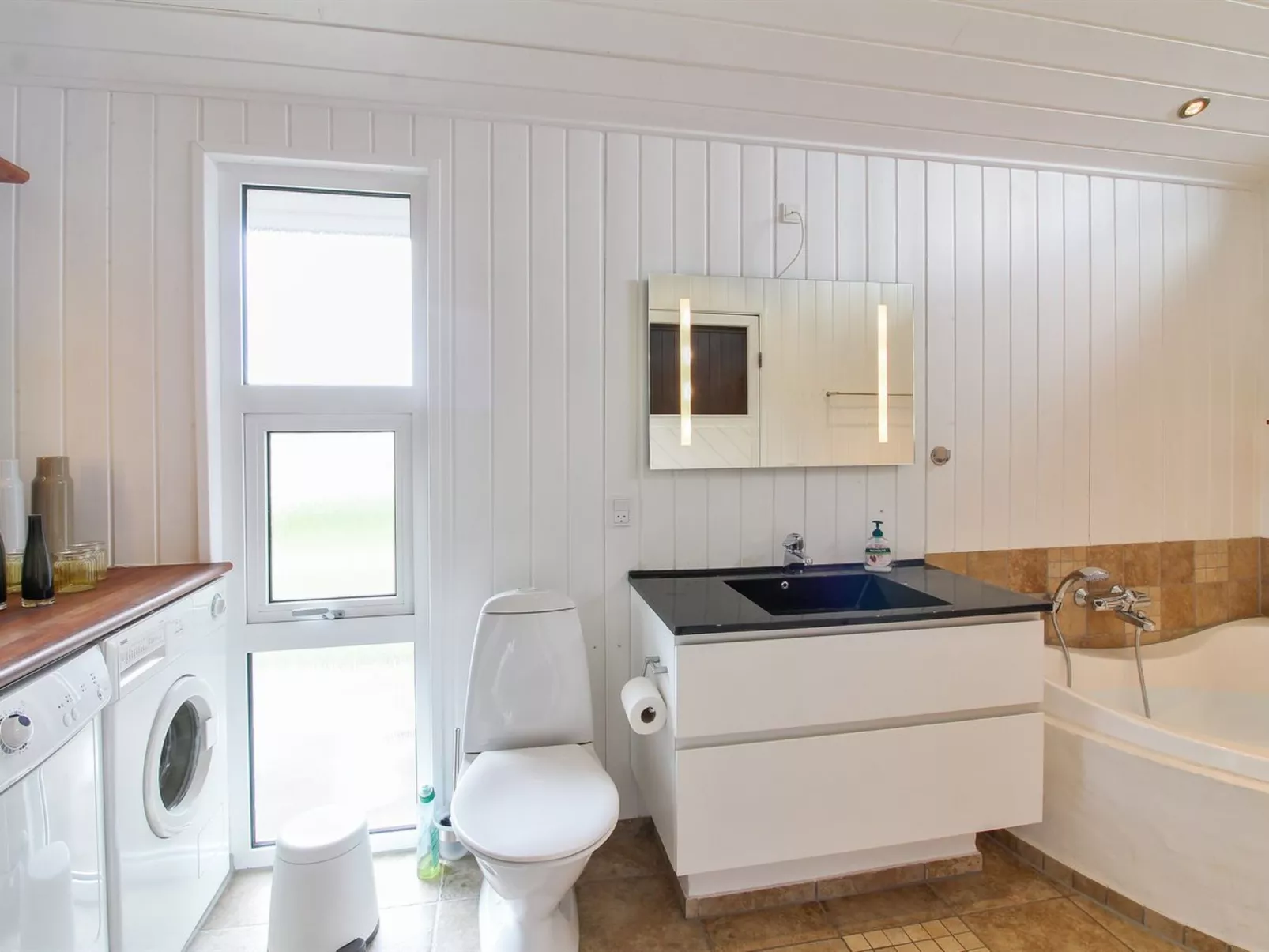 "Herbiorn" - 403m from the sea-Binnen