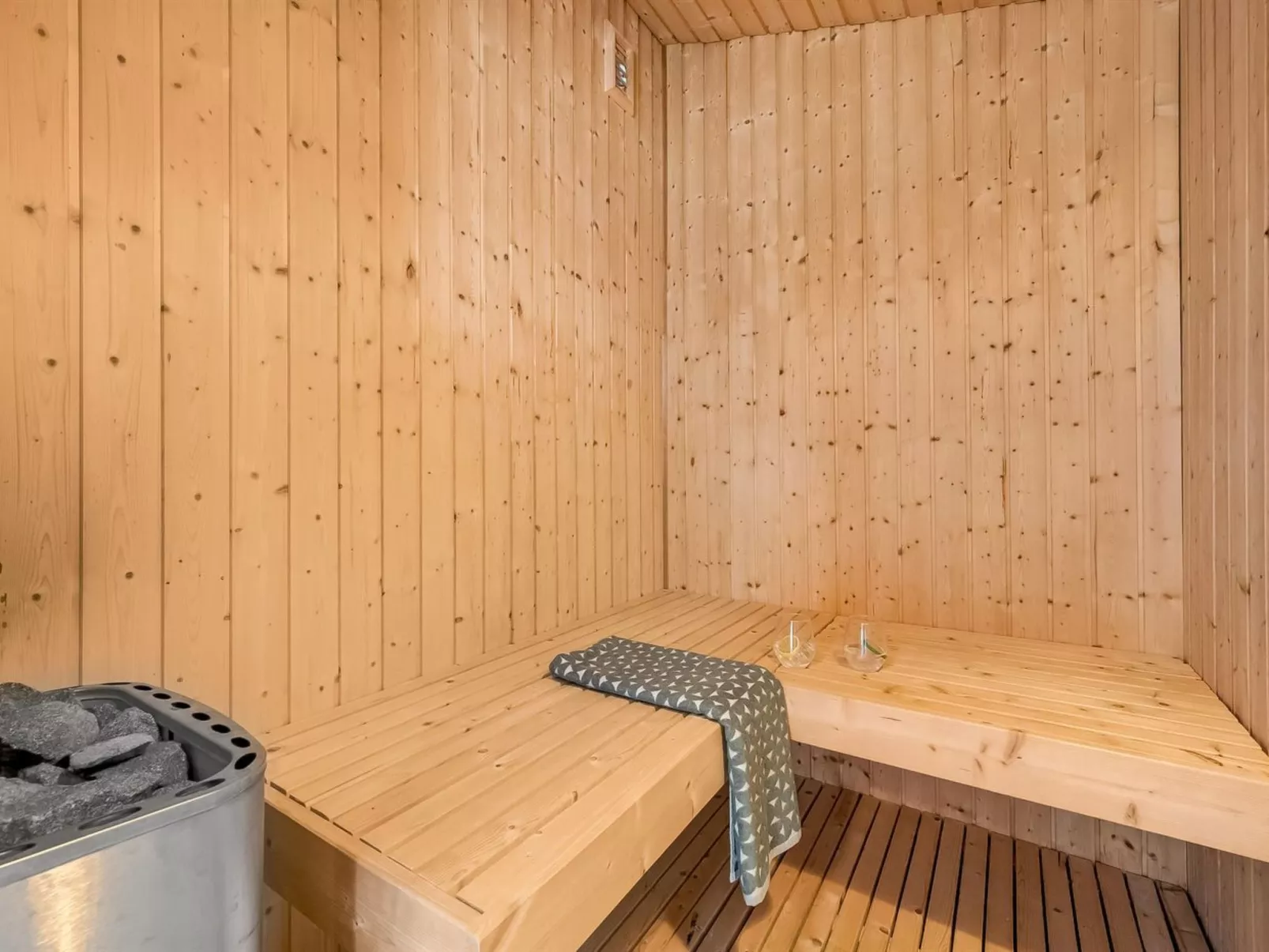 "Drifa" - 600m from the sea-Binnen