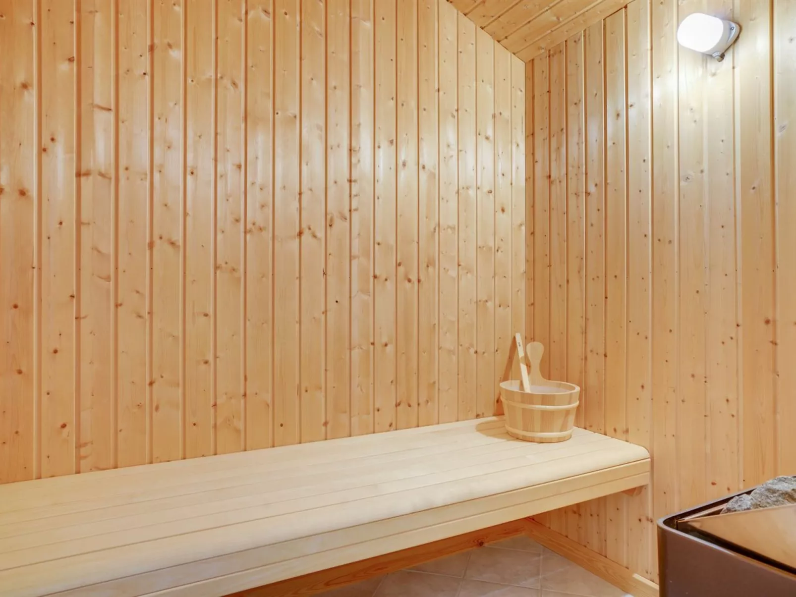 "Thomasine" - 1.5km from the sea-Binnen