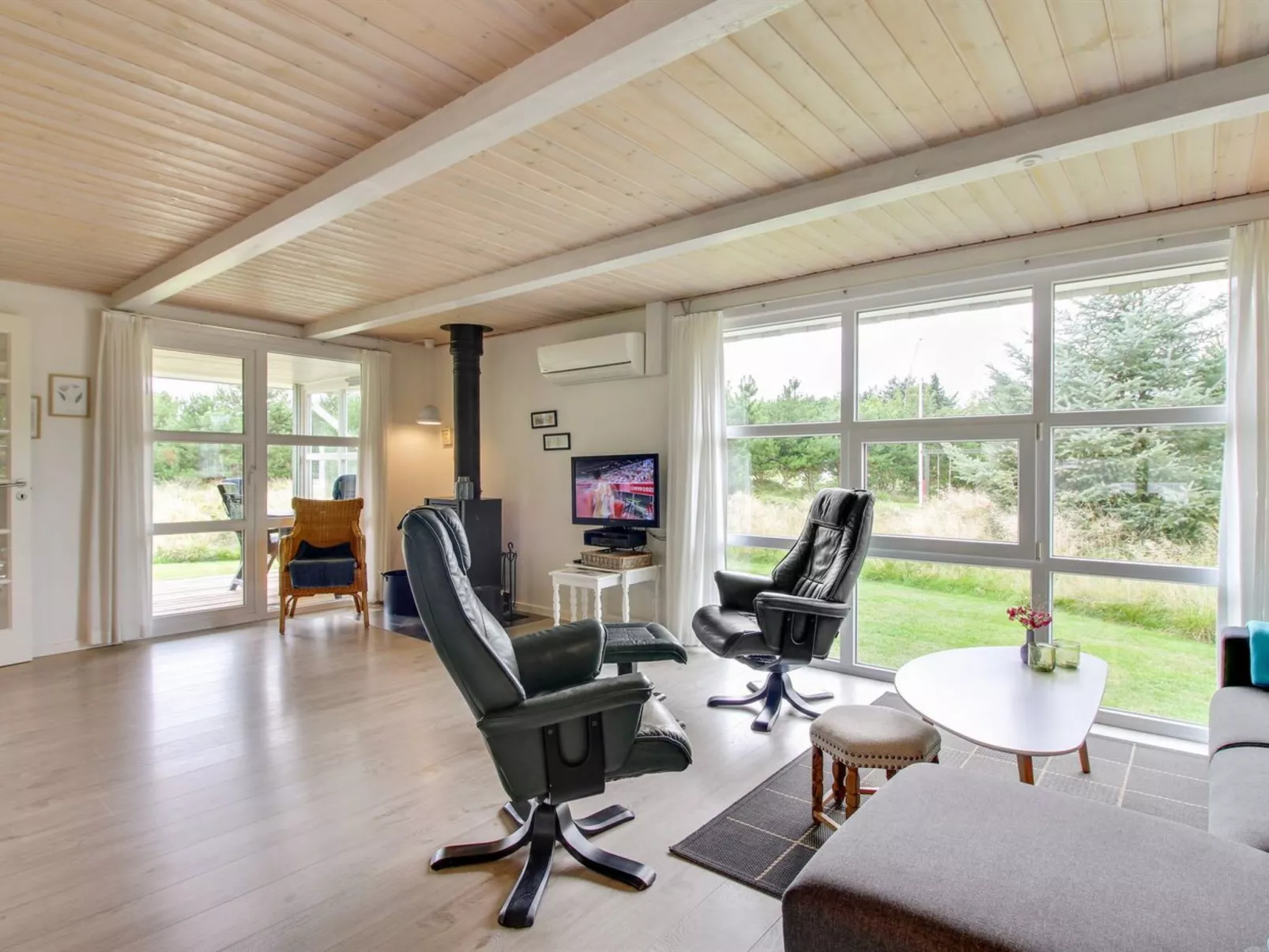 "Livia" - 900m from the sea-Binnen