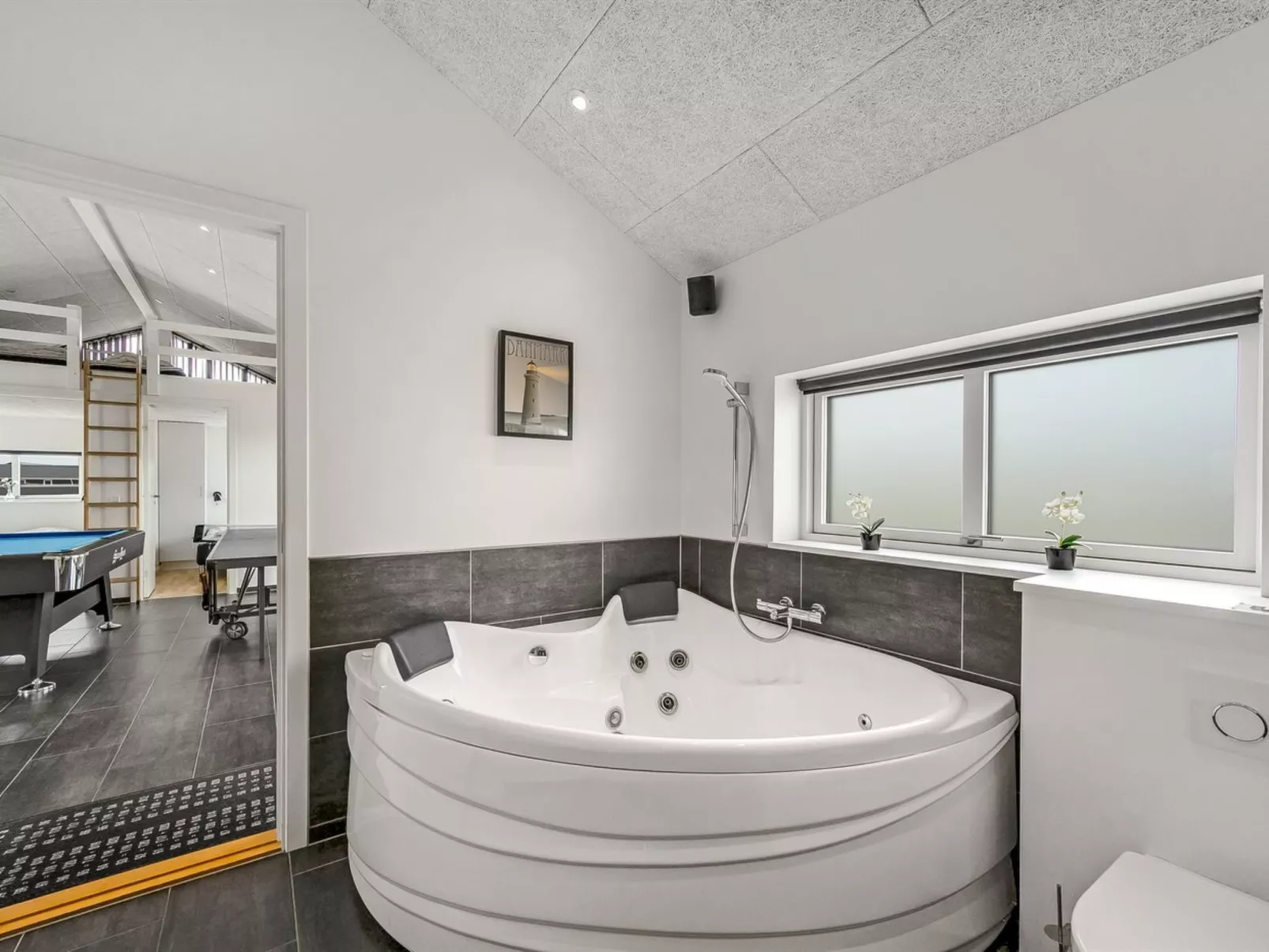 "Ennie" -  from the sea-Binnen