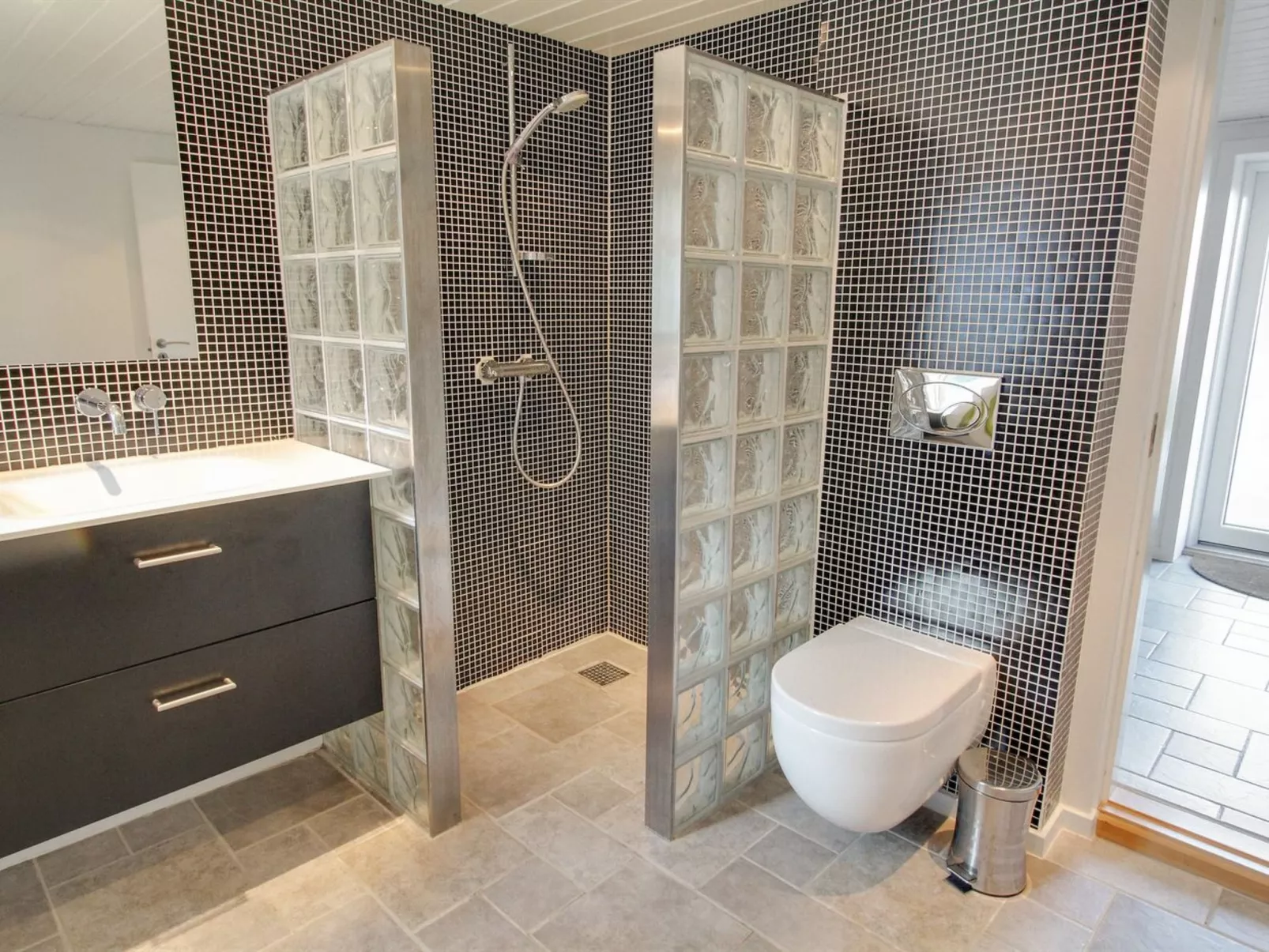 "Alkmar" - 75m from the sea-Binnen