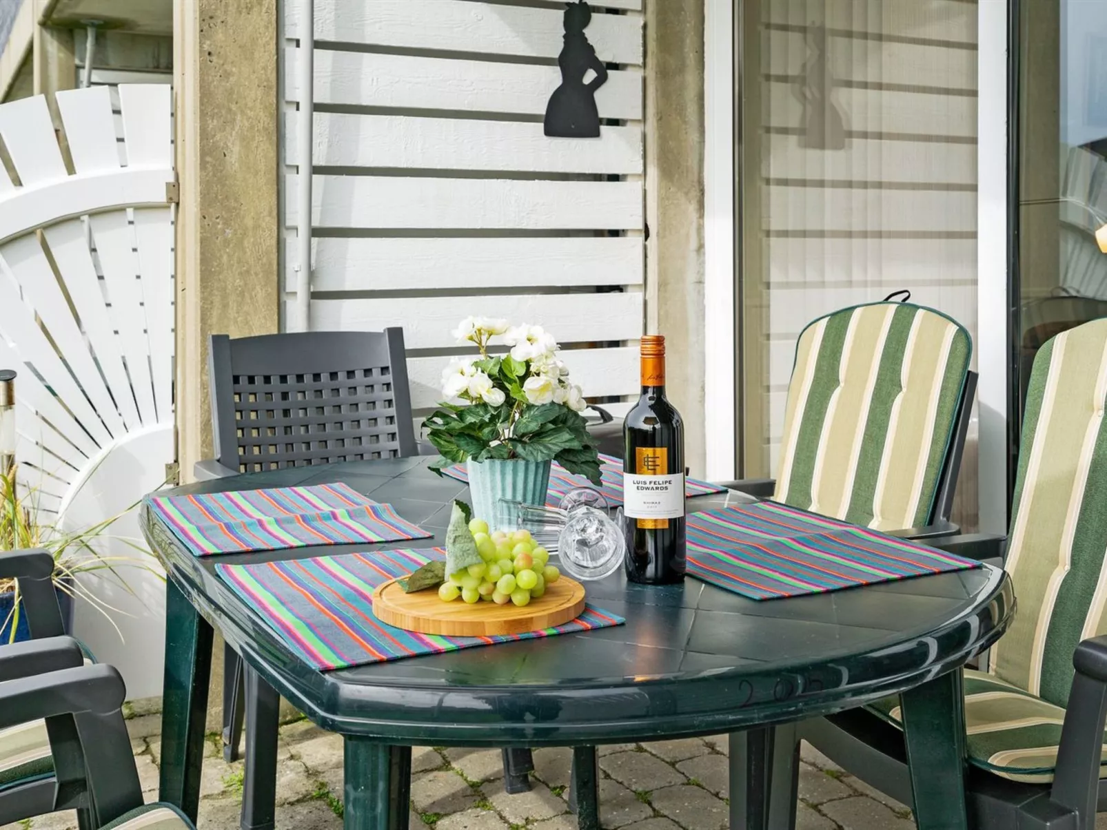 "Iliane" - 100m from the sea-Buiten