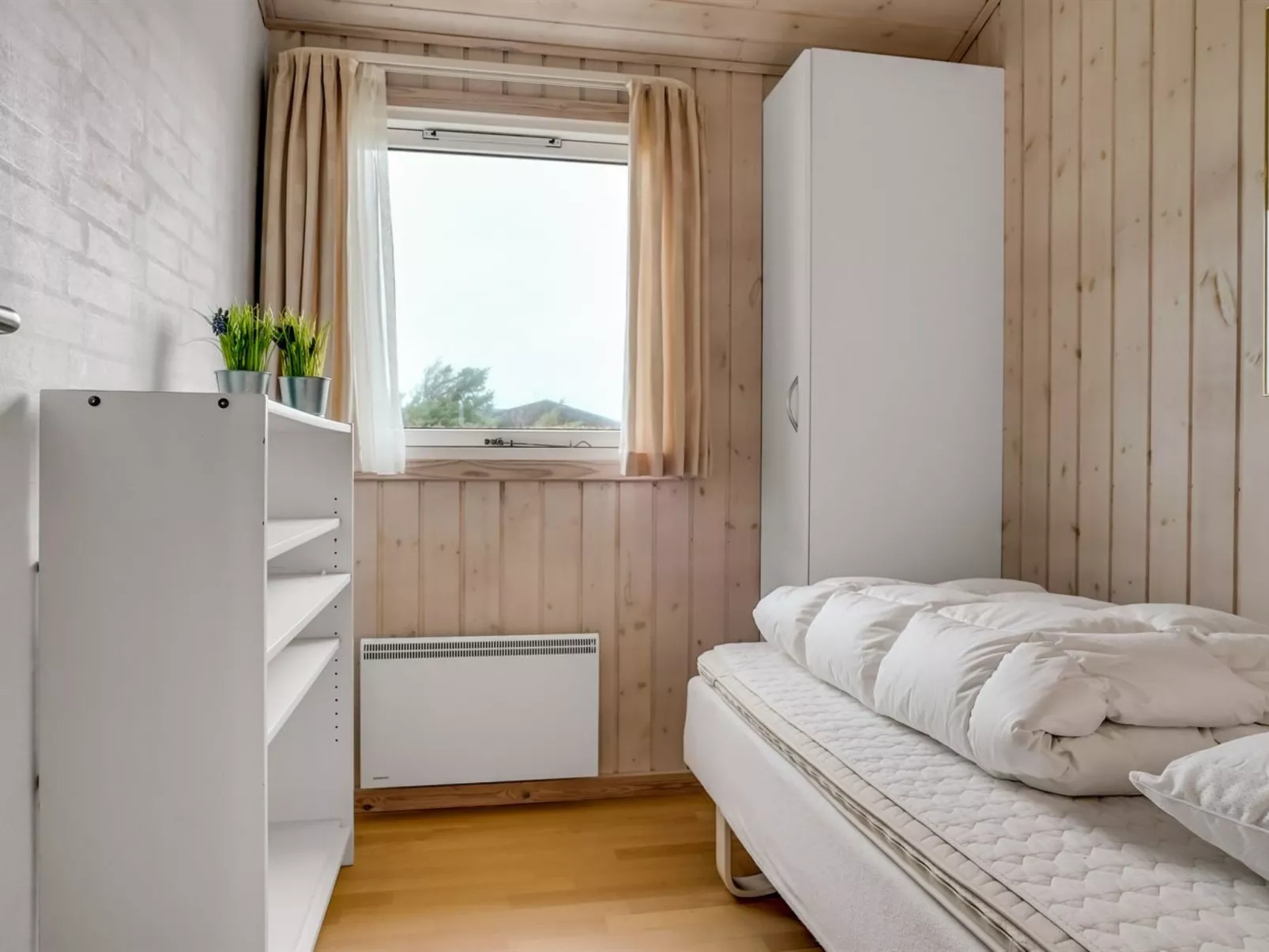 "Gilbert" - 96m from the sea-Binnen