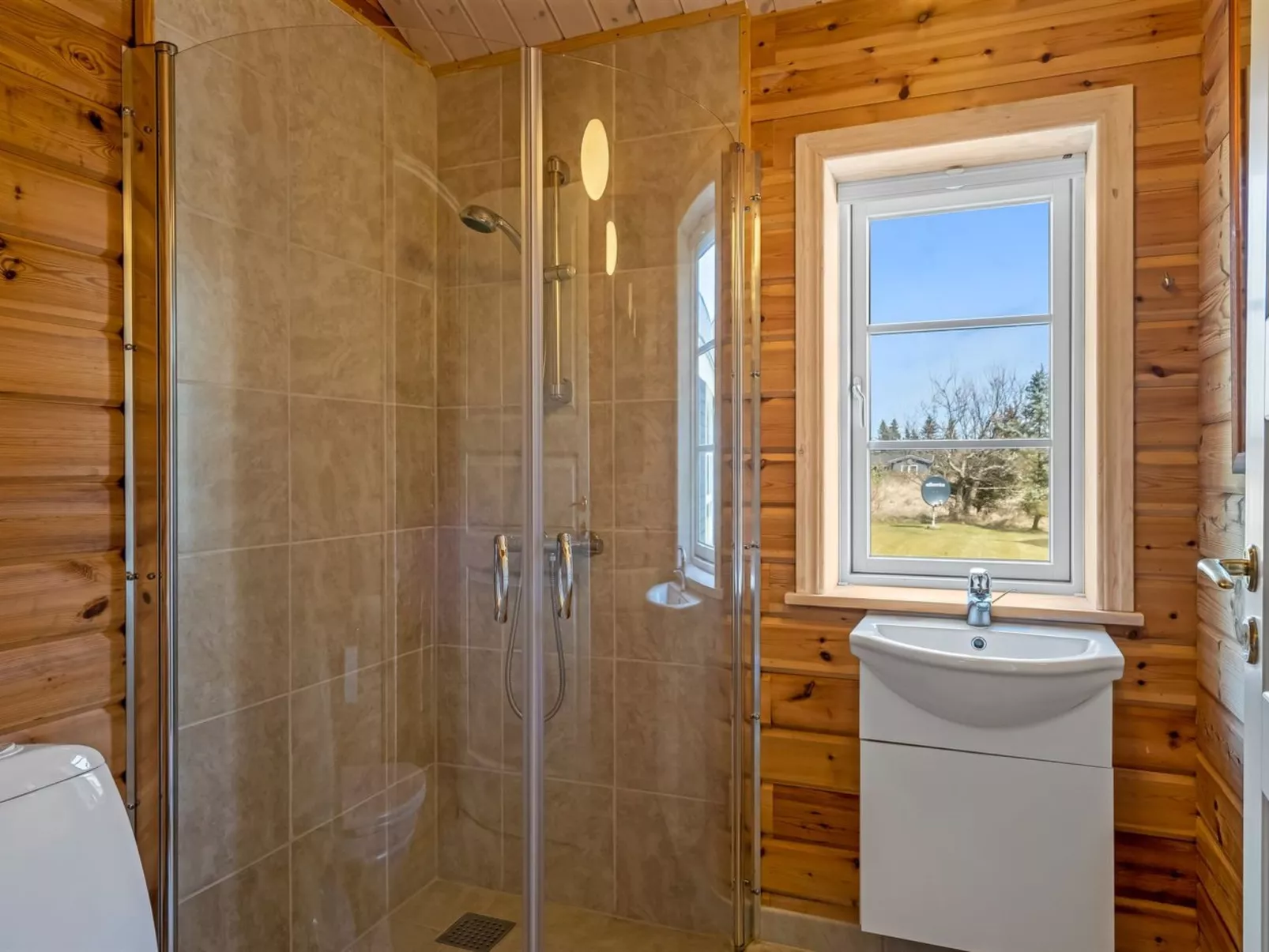 "Mathy" - 900m from the sea-Binnen