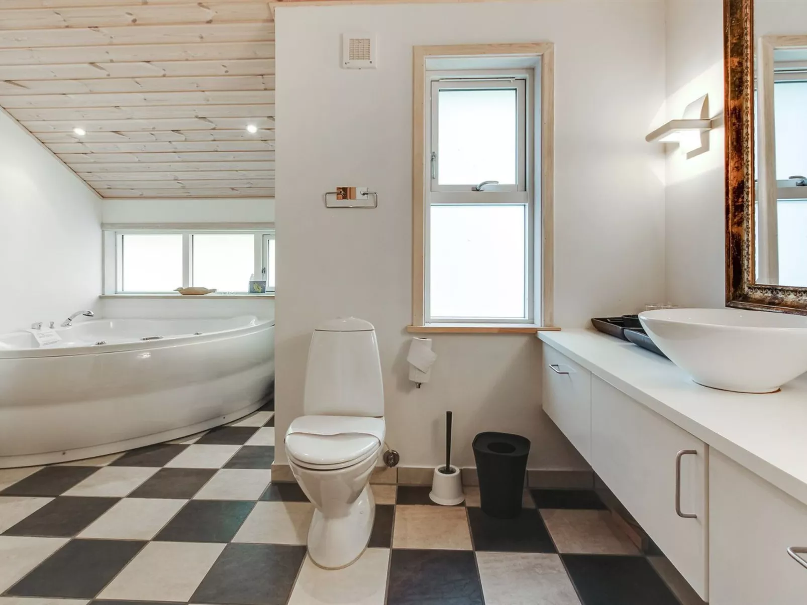 "Fastulf" - 300m from the sea-Binnen