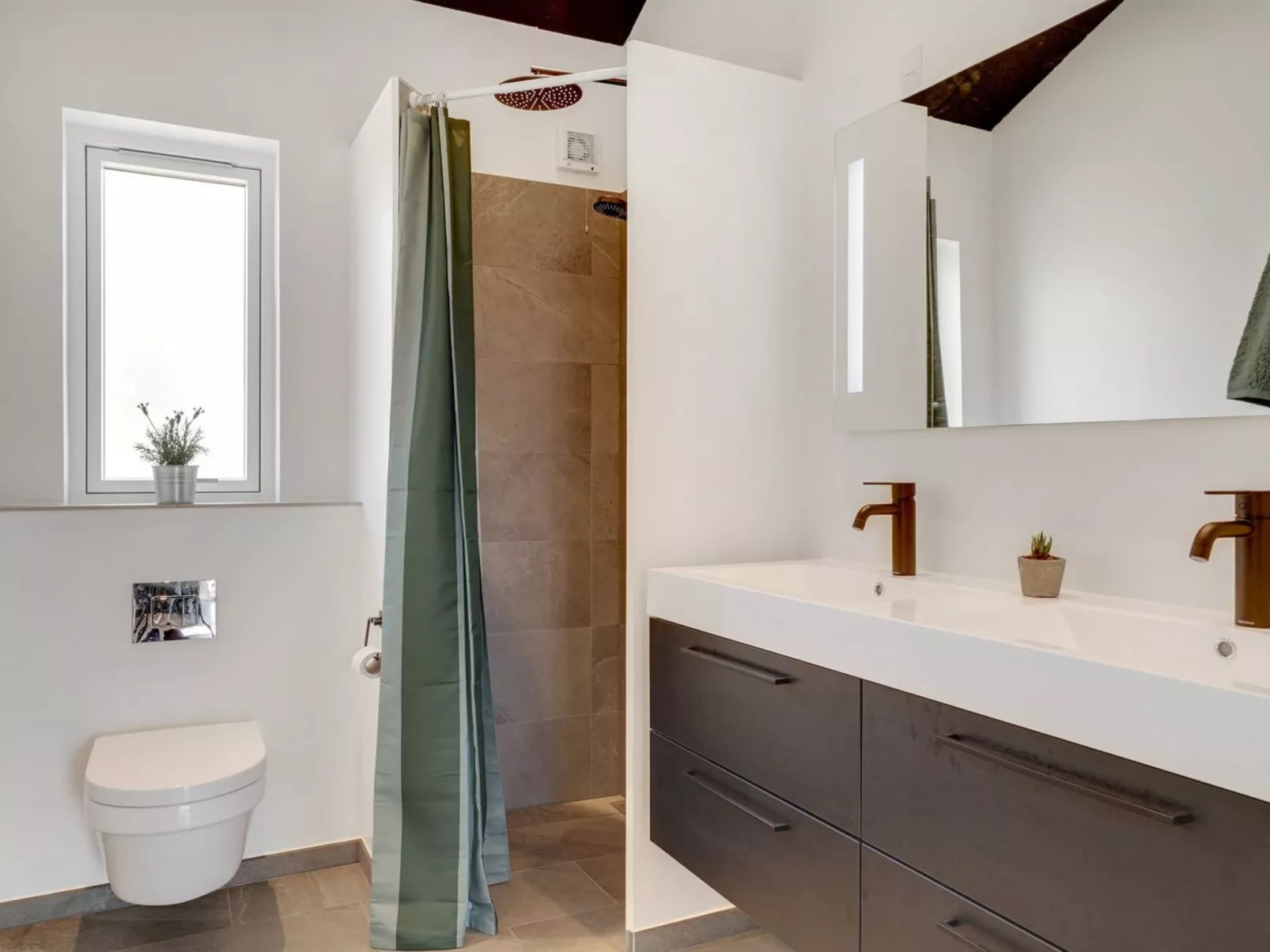 "Moreen" - 1.5km from the sea-Binnen