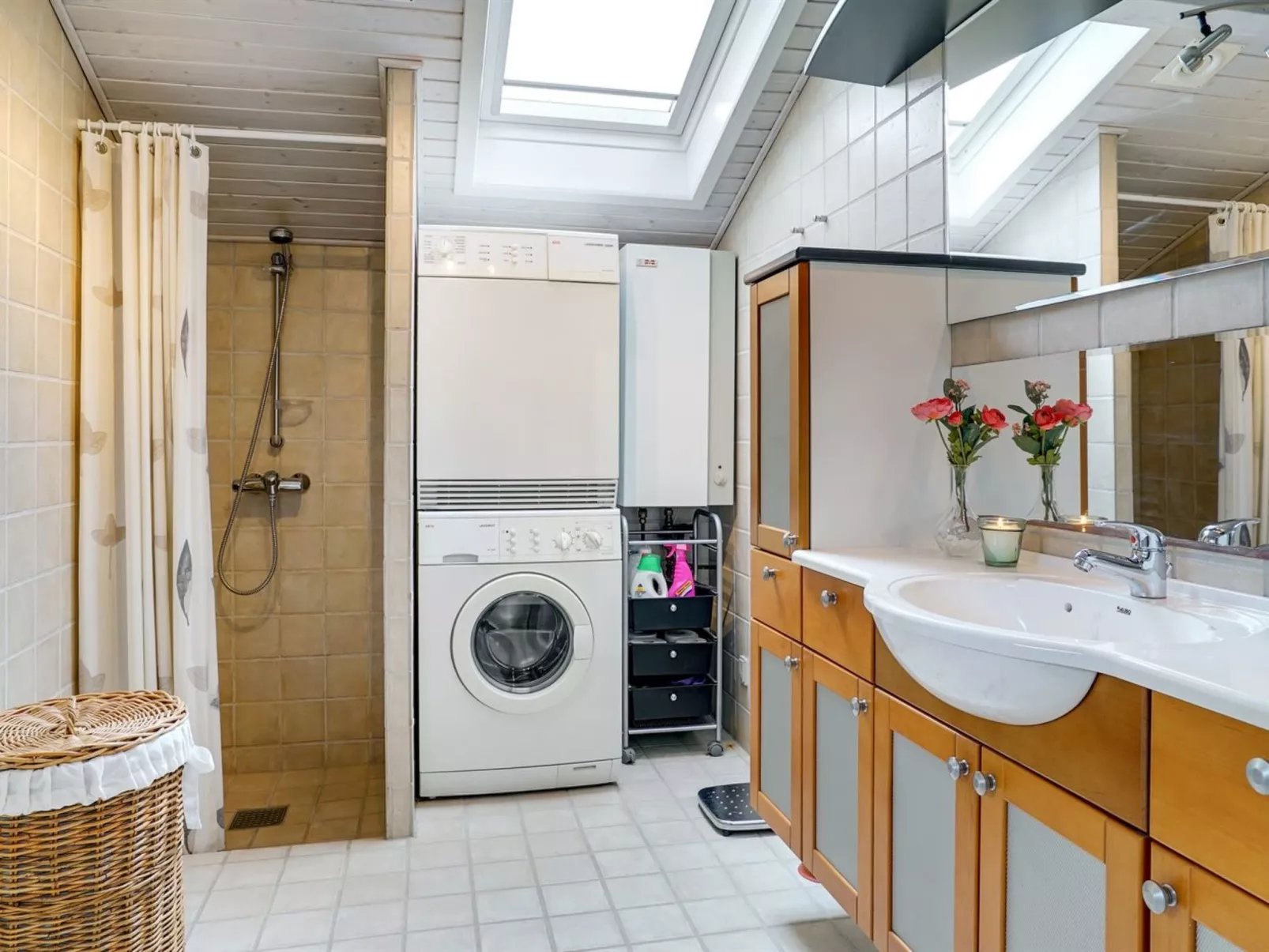 "Erwith" - 50m from the sea-Binnen