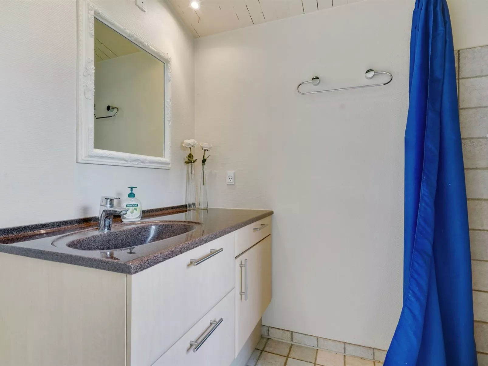 "Gull" - 150m from the sea-Binnen