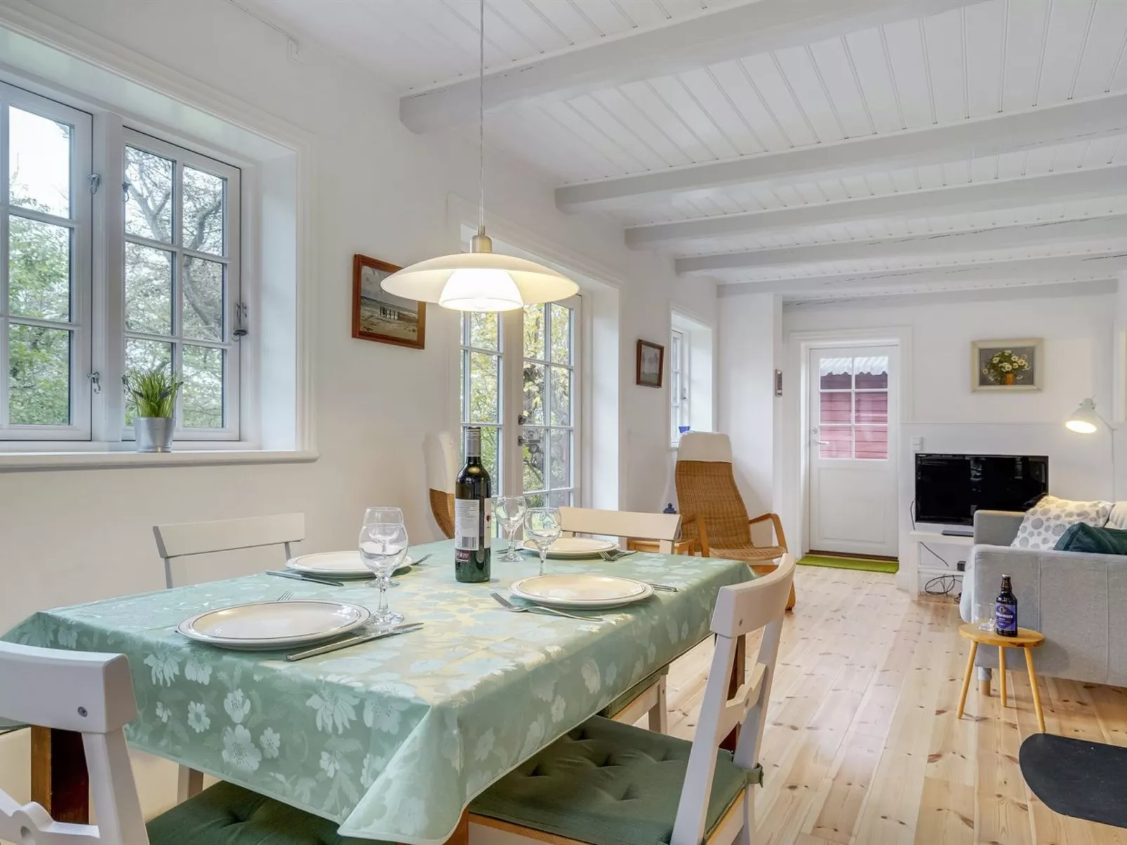 "Tabetha" - 25m from the sea-Binnen