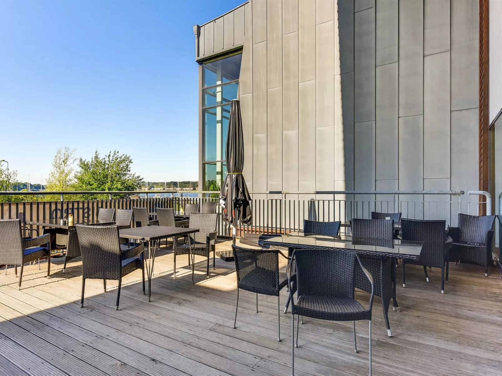 "Tamia" - 100m to the fjord-Buiten