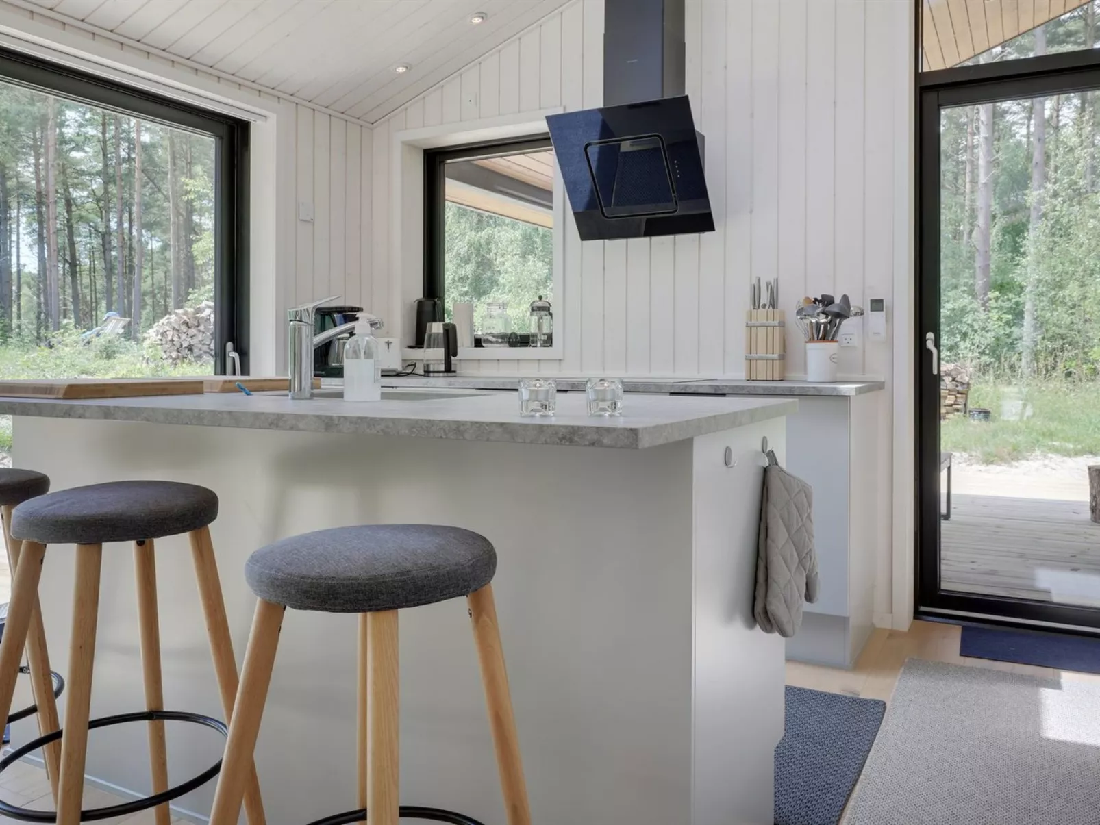 "Anarosa" - 200m from the sea-Binnen