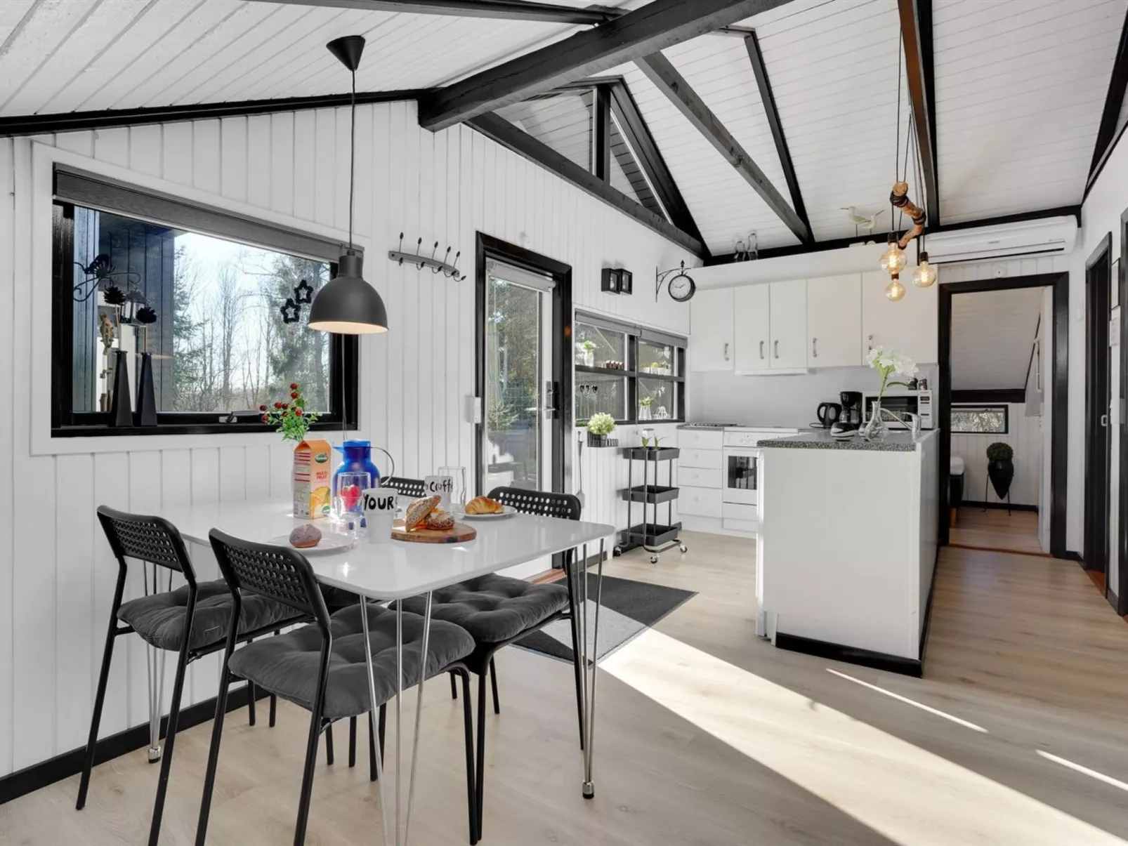 "Elisabeta" - 28km from the sea-Binnen