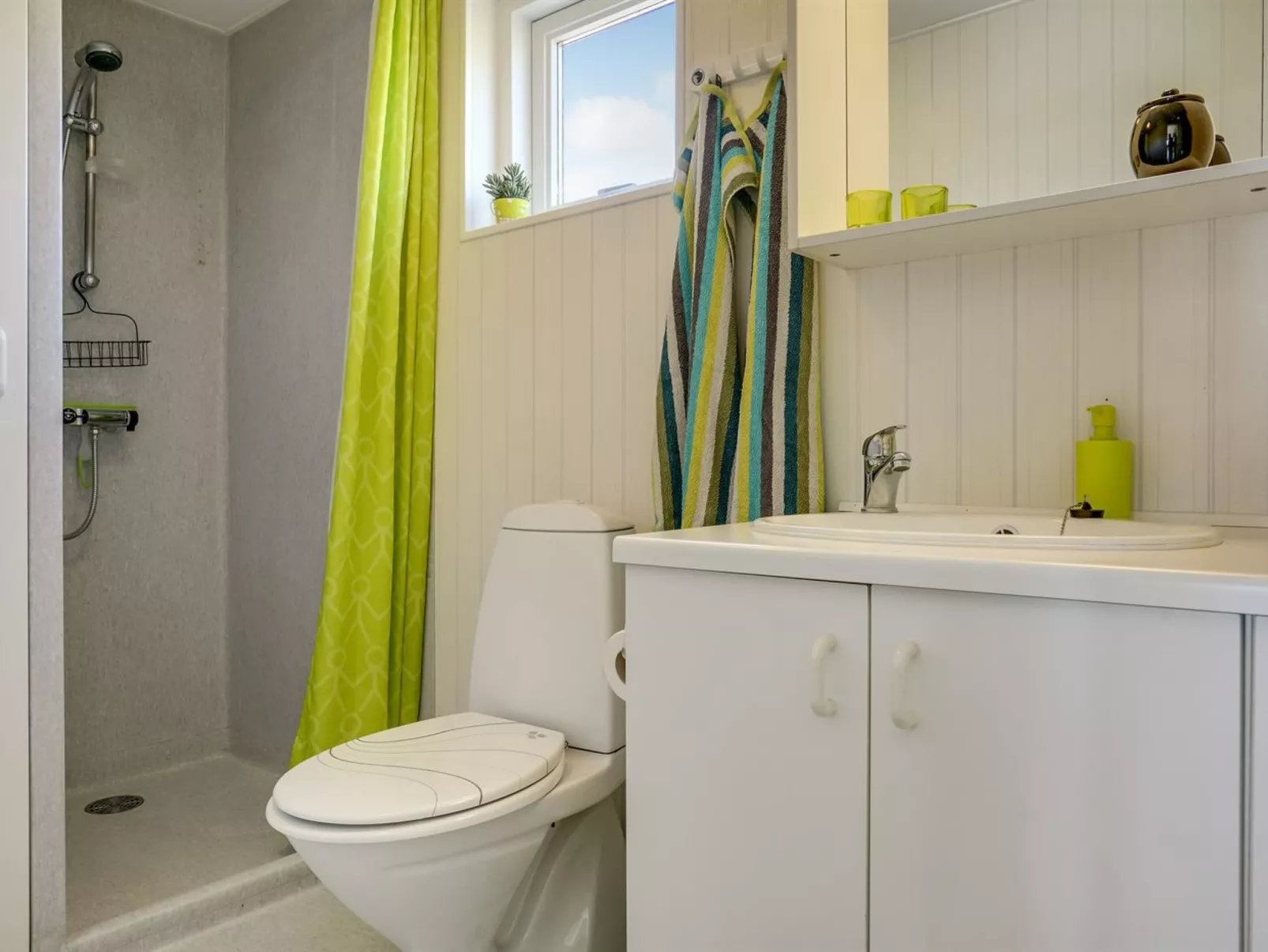 "Jenvold" - 300m to the fjord-Binnen