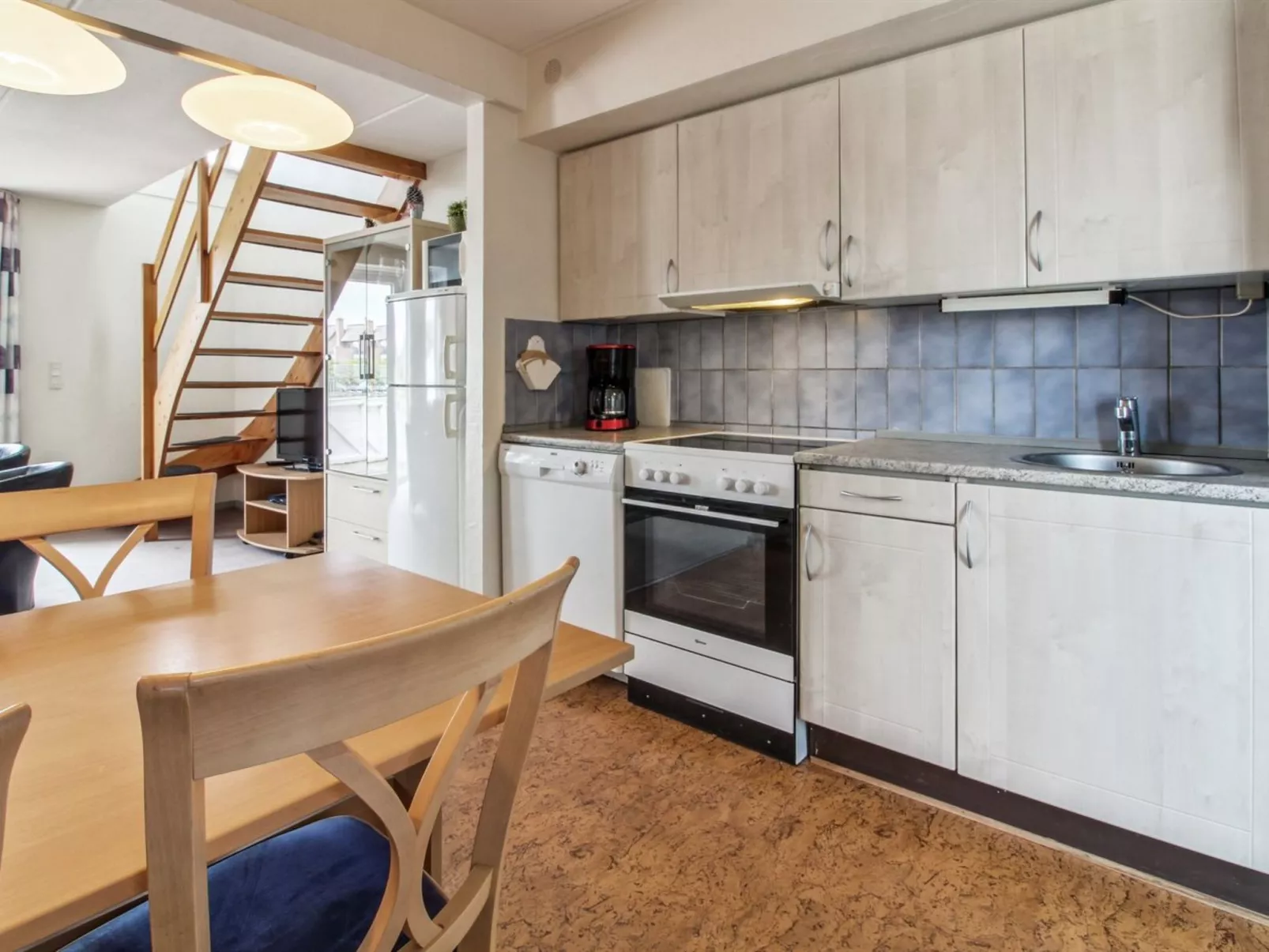 "Rebus" - 2.3km from the sea - Binnen