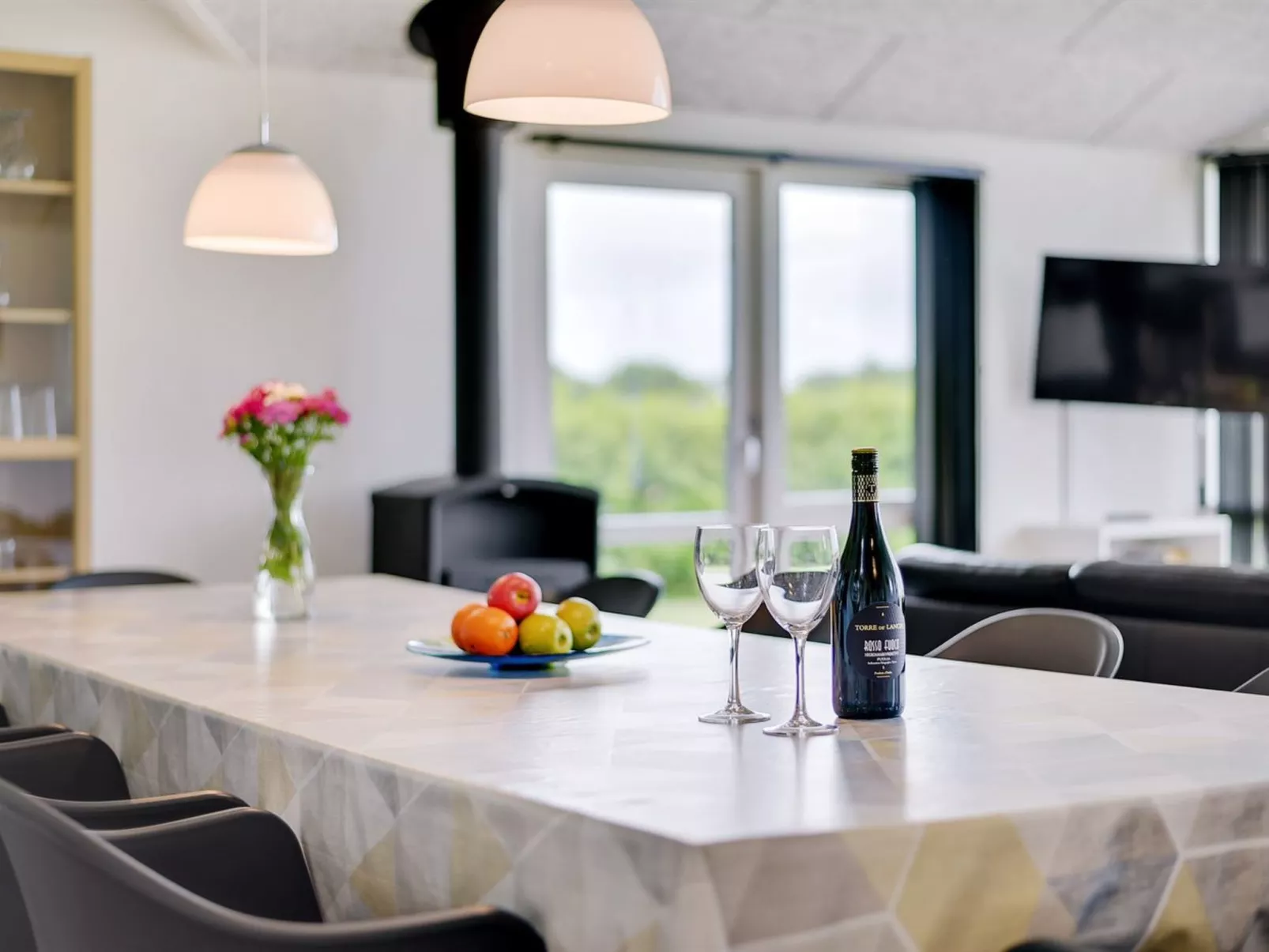 "Finja" - 500m from the sea-Binnen