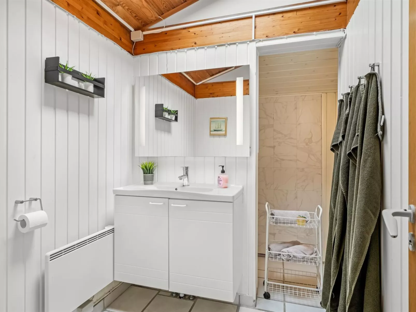 "Gudfast" - 300m to the fjord-Binnen