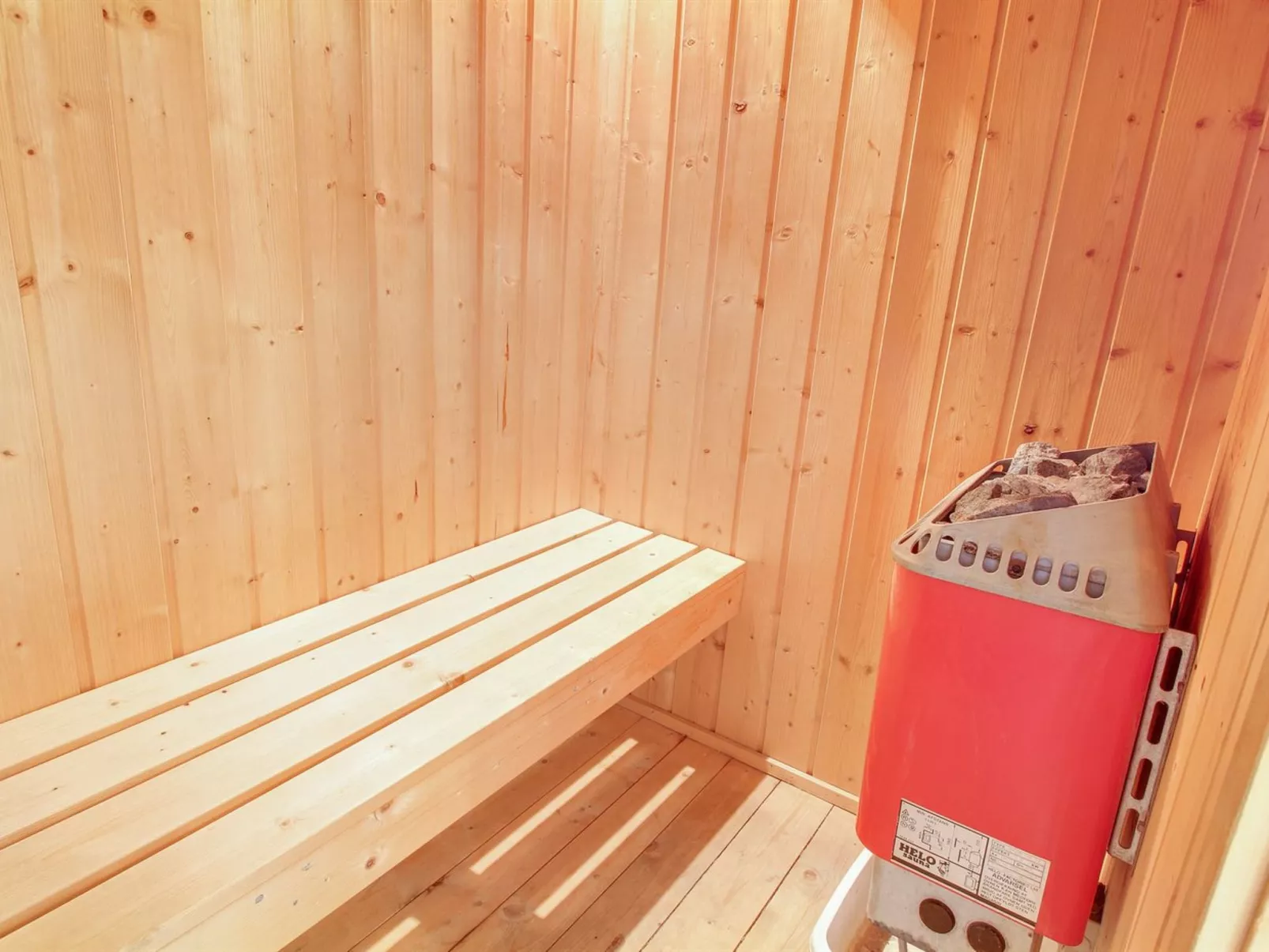 "Skuli" - 200m from the sea-Binnen