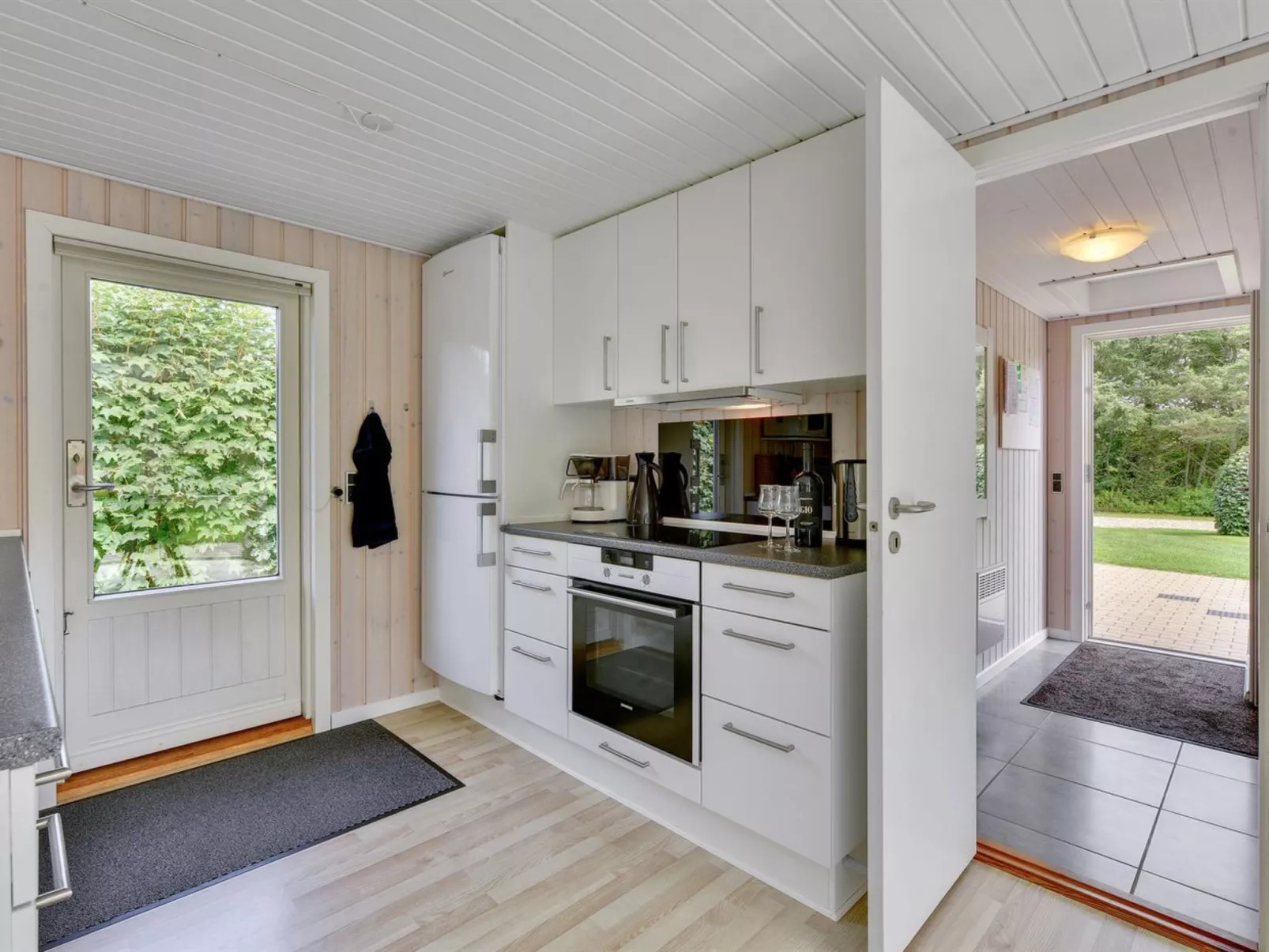 "Anabella" - 400m to the fjord-Binnen