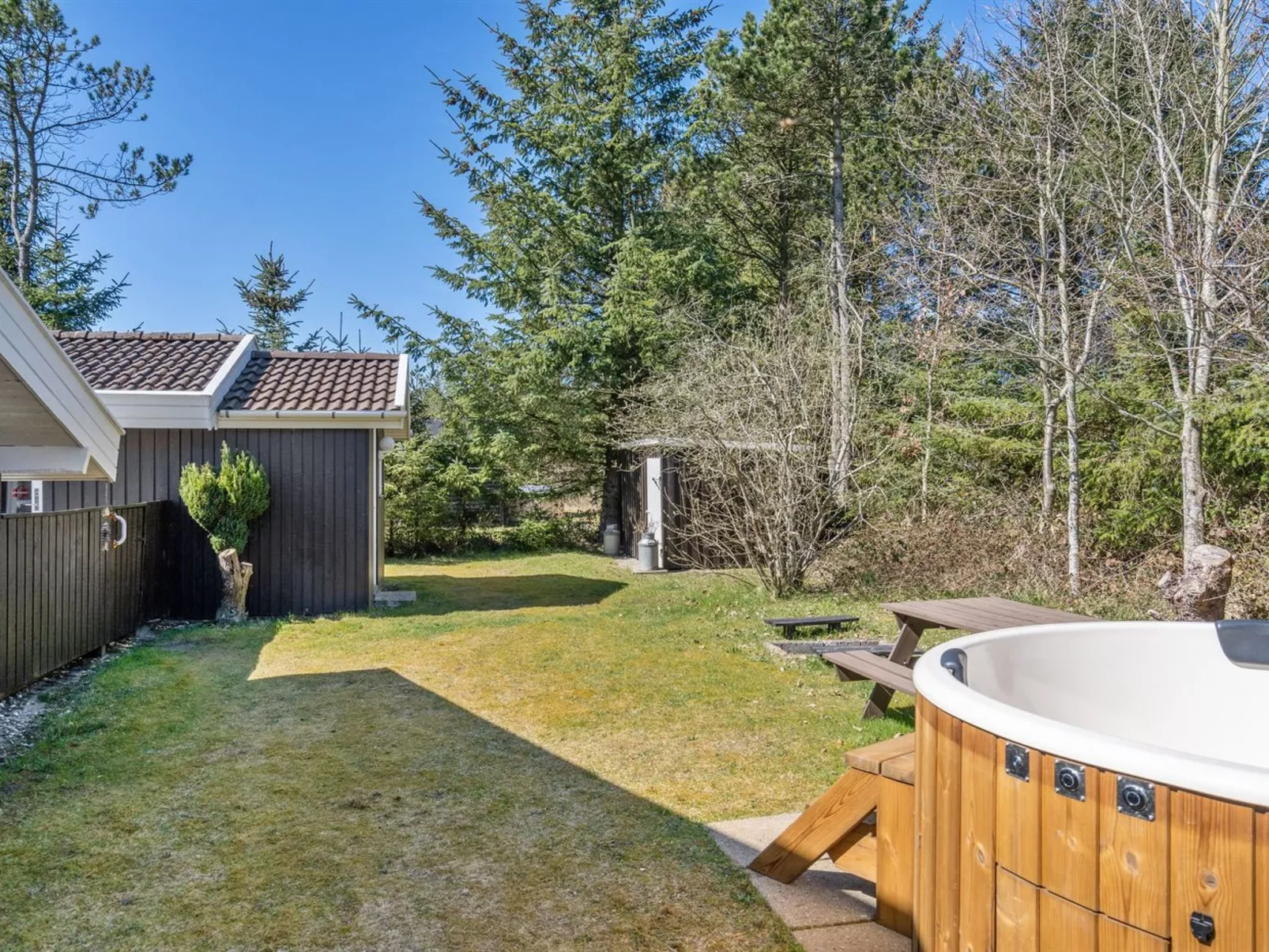 "Akka" - 2km from the sea-Binnen