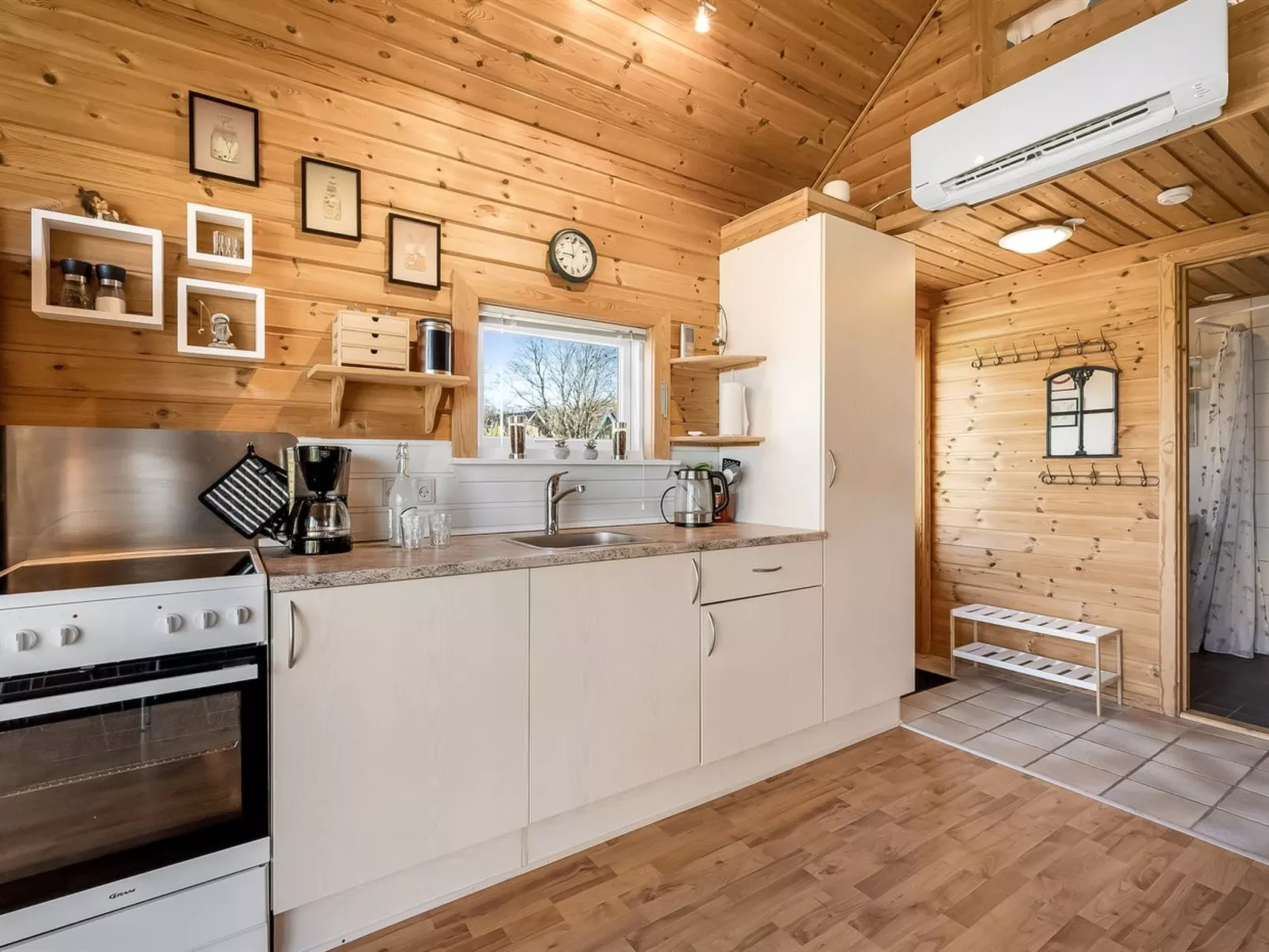 "Terese" - 45km from the sea-Binnen