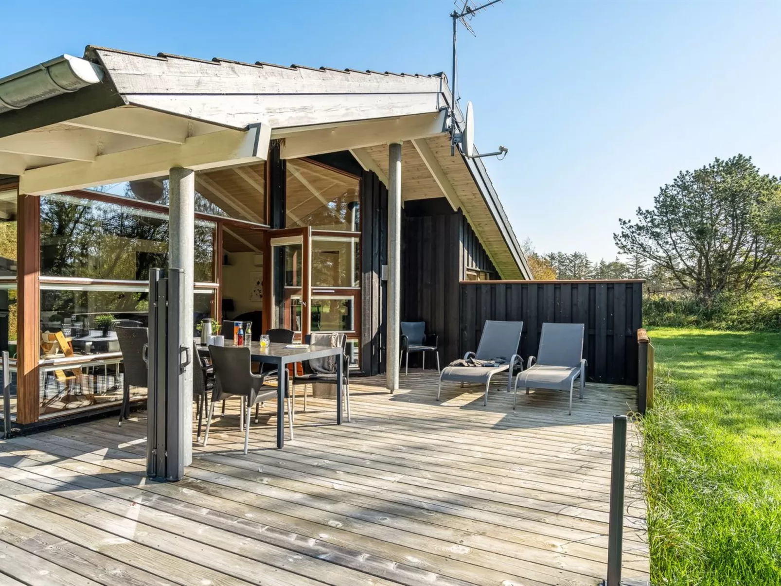 "Emeli" - 1.3km from the sea-Buiten