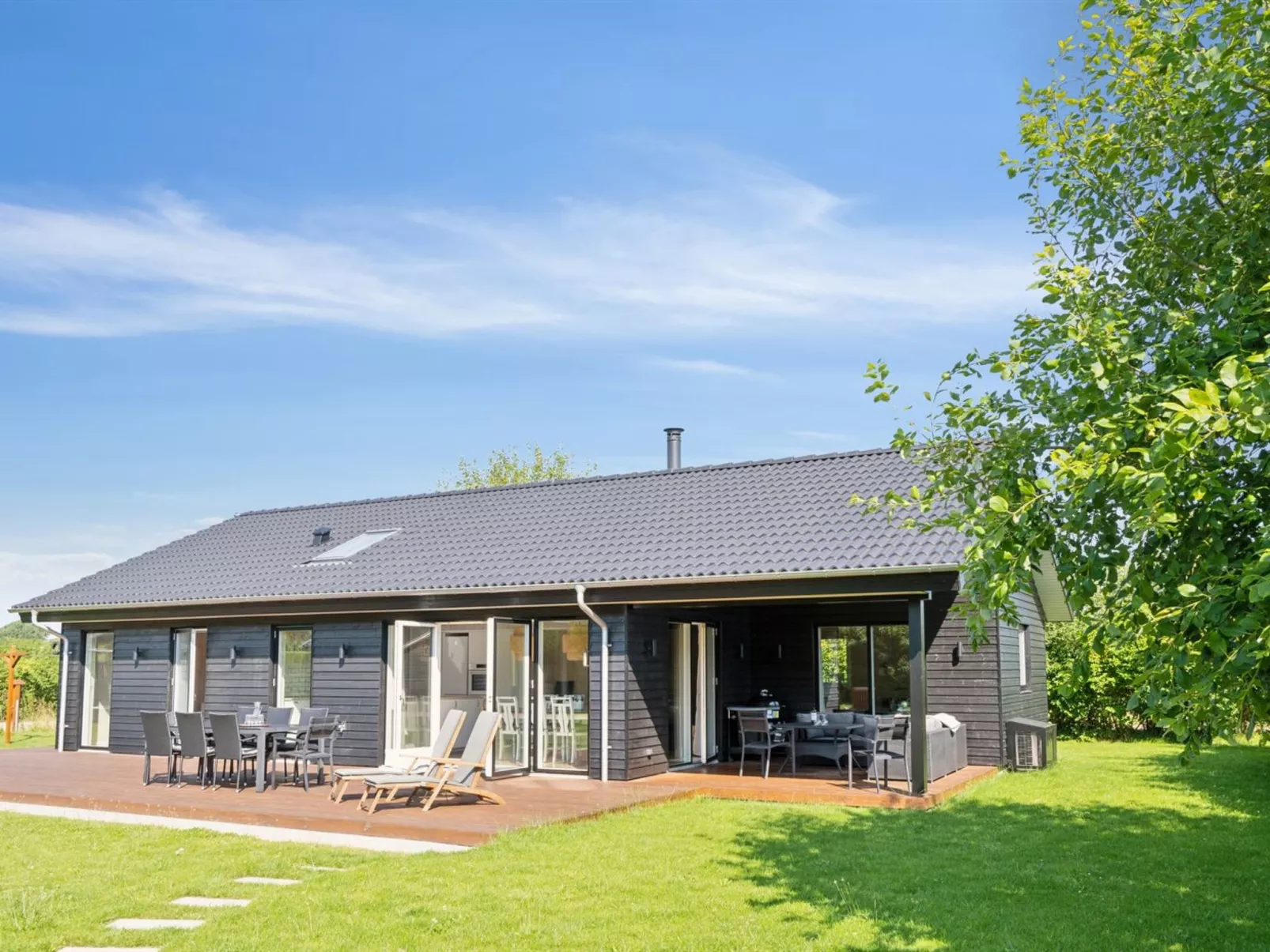 "Hasten" - 600m from the sea-Buiten