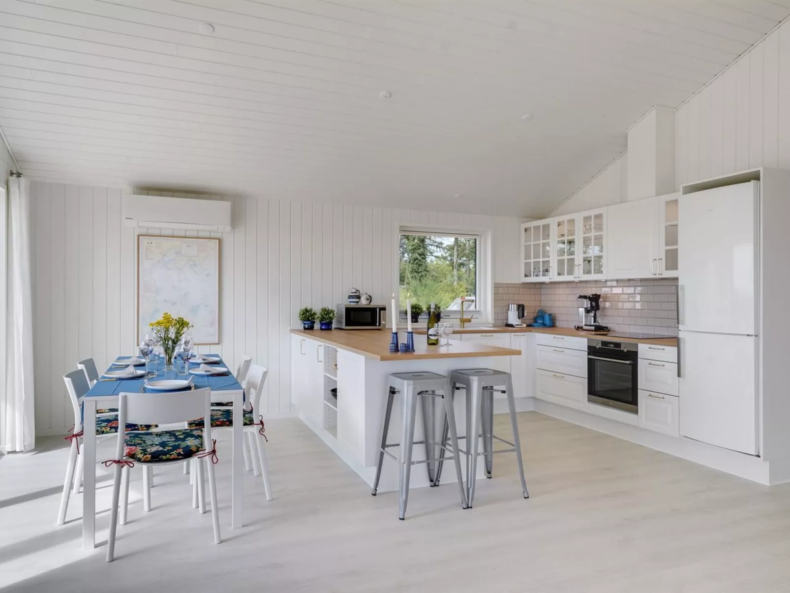 "Rickmer" - 200m from the sea-Binnen