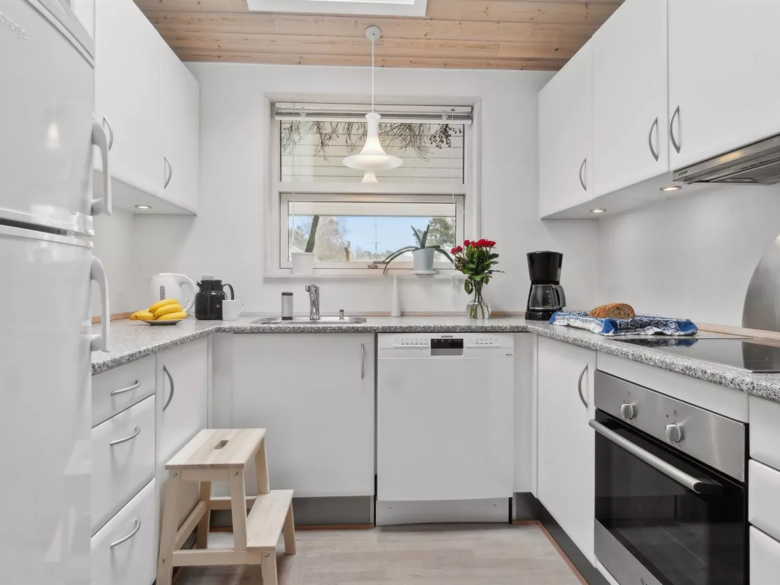 "Henninge" - 300m from the sea-Binnen